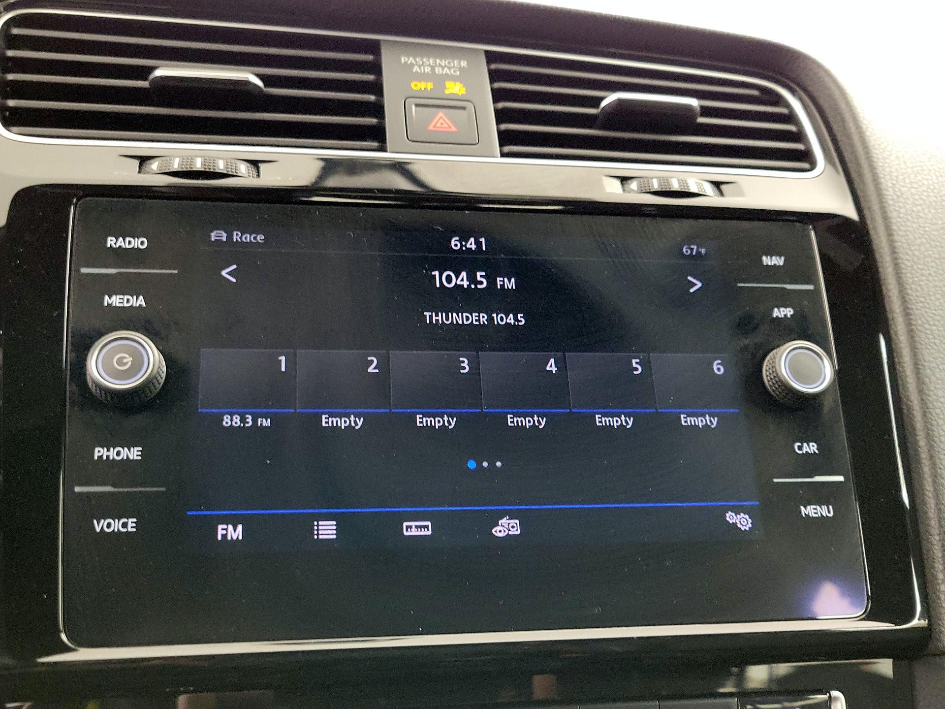 Thumbnail: 2019 Volkswagen Golf - 16