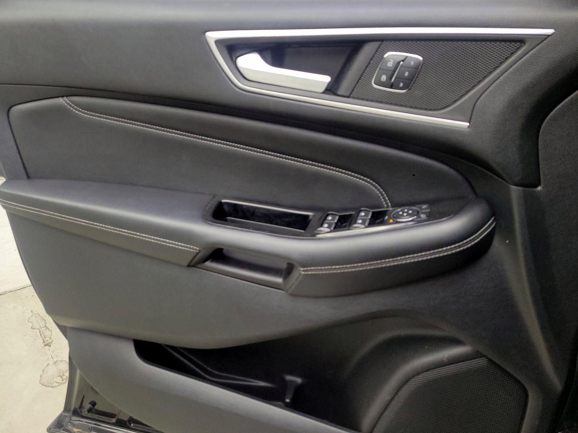 Thumbnail: 2015 Ford Edge - 12