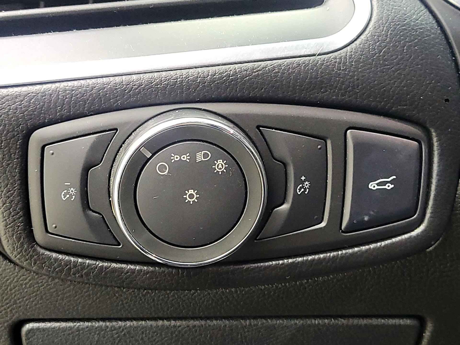 Thumbnail: 2015 Ford Edge - 13