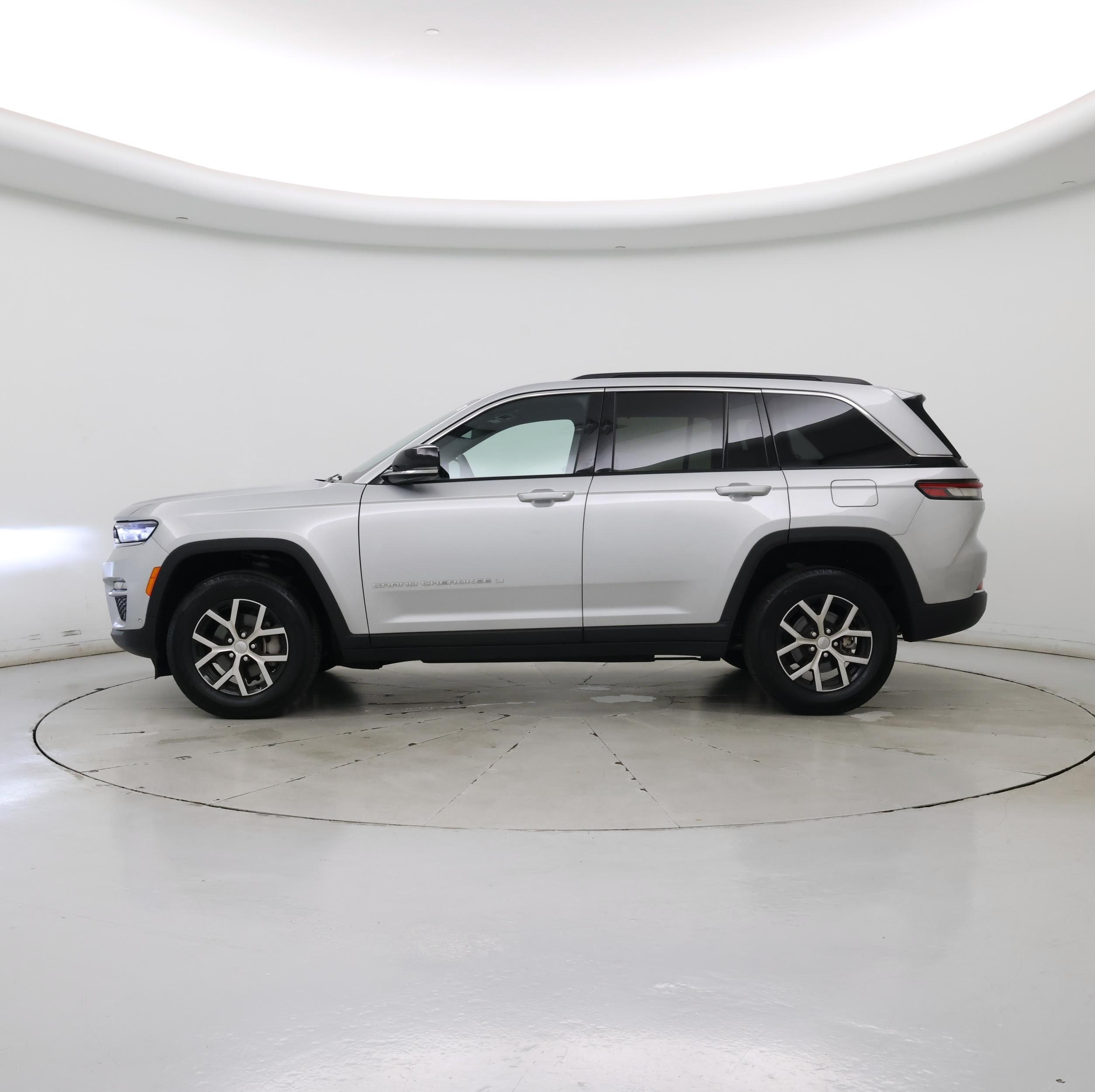 Thumbnail: 2025 Jeep Grand Cherokee - 3