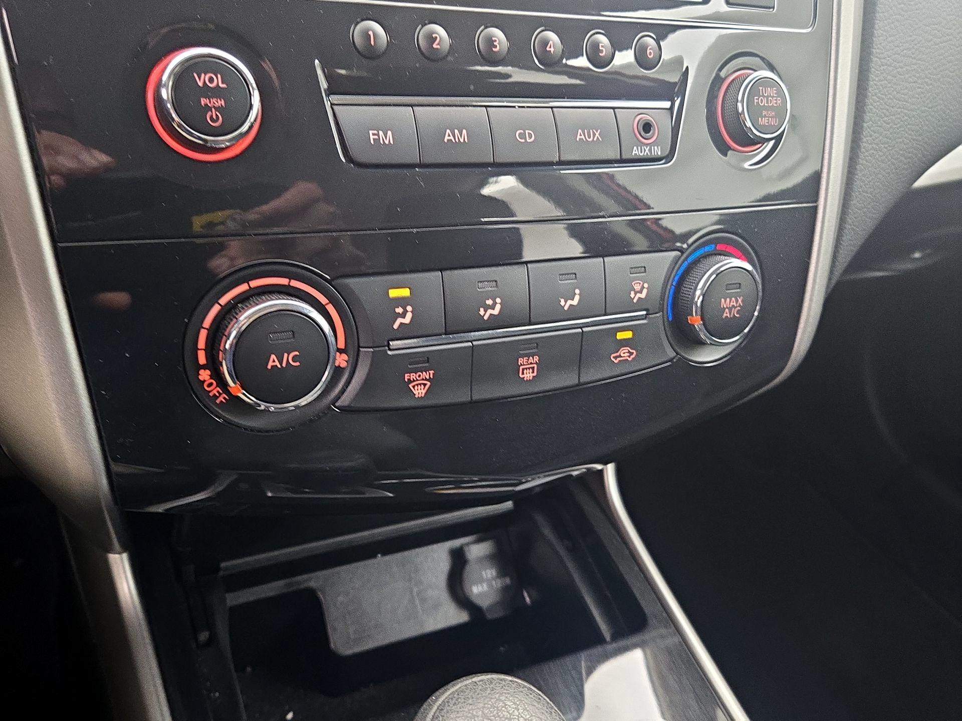 Thumbnail: 2014 Nissan Altima - 15