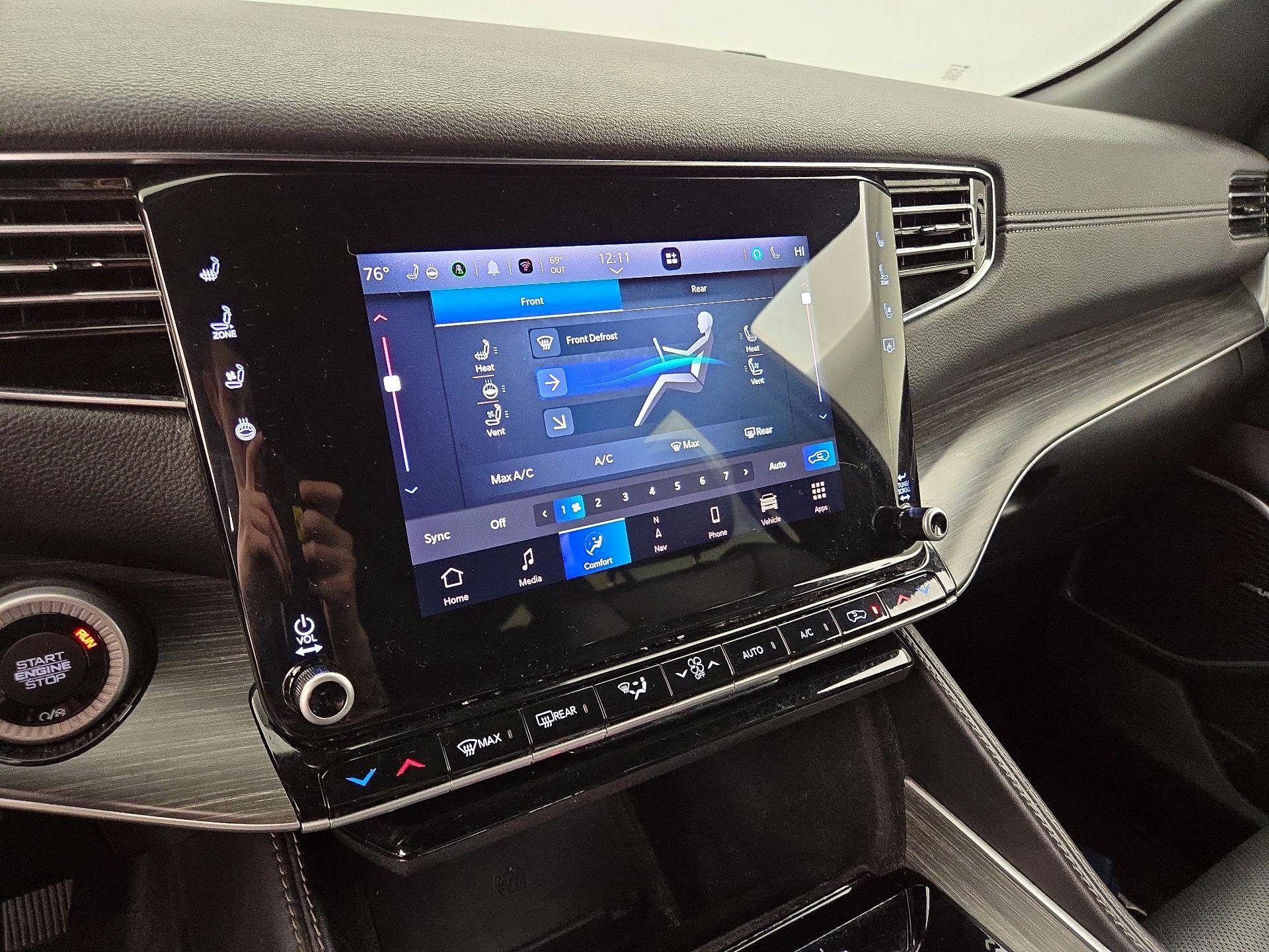 Thumbnail: 2023 Jeep Wagoneer - 17