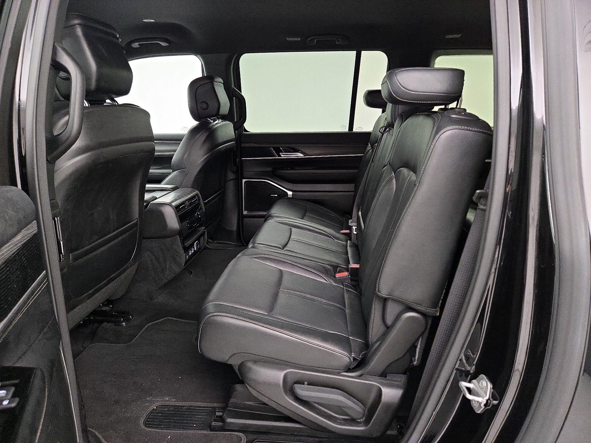 Thumbnail: 2023 Jeep Wagoneer - 20