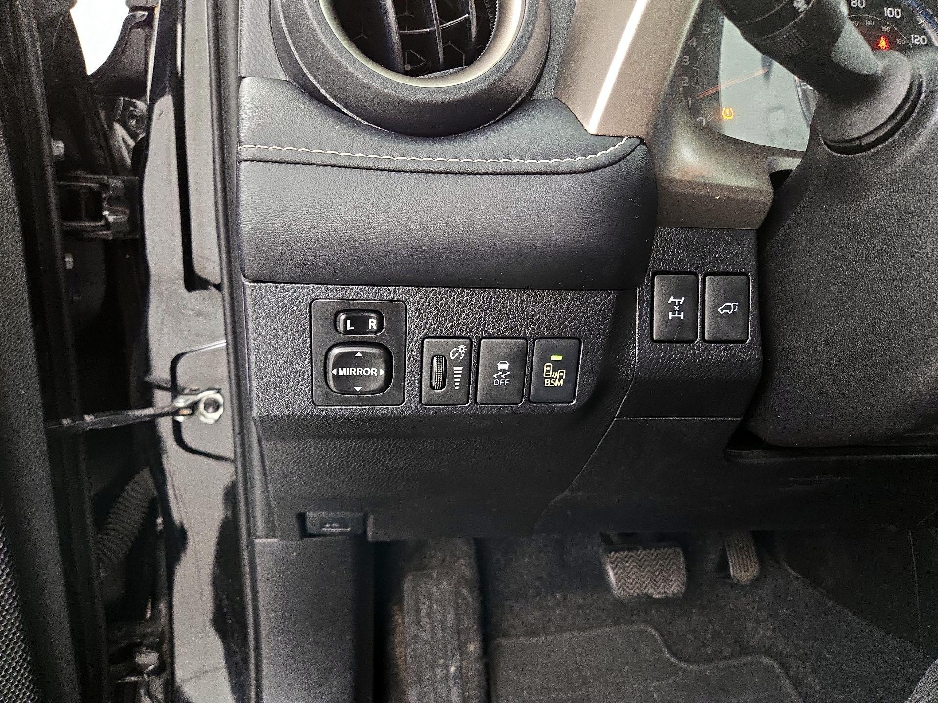 Thumbnail: 2014 Toyota RAV4 - 13