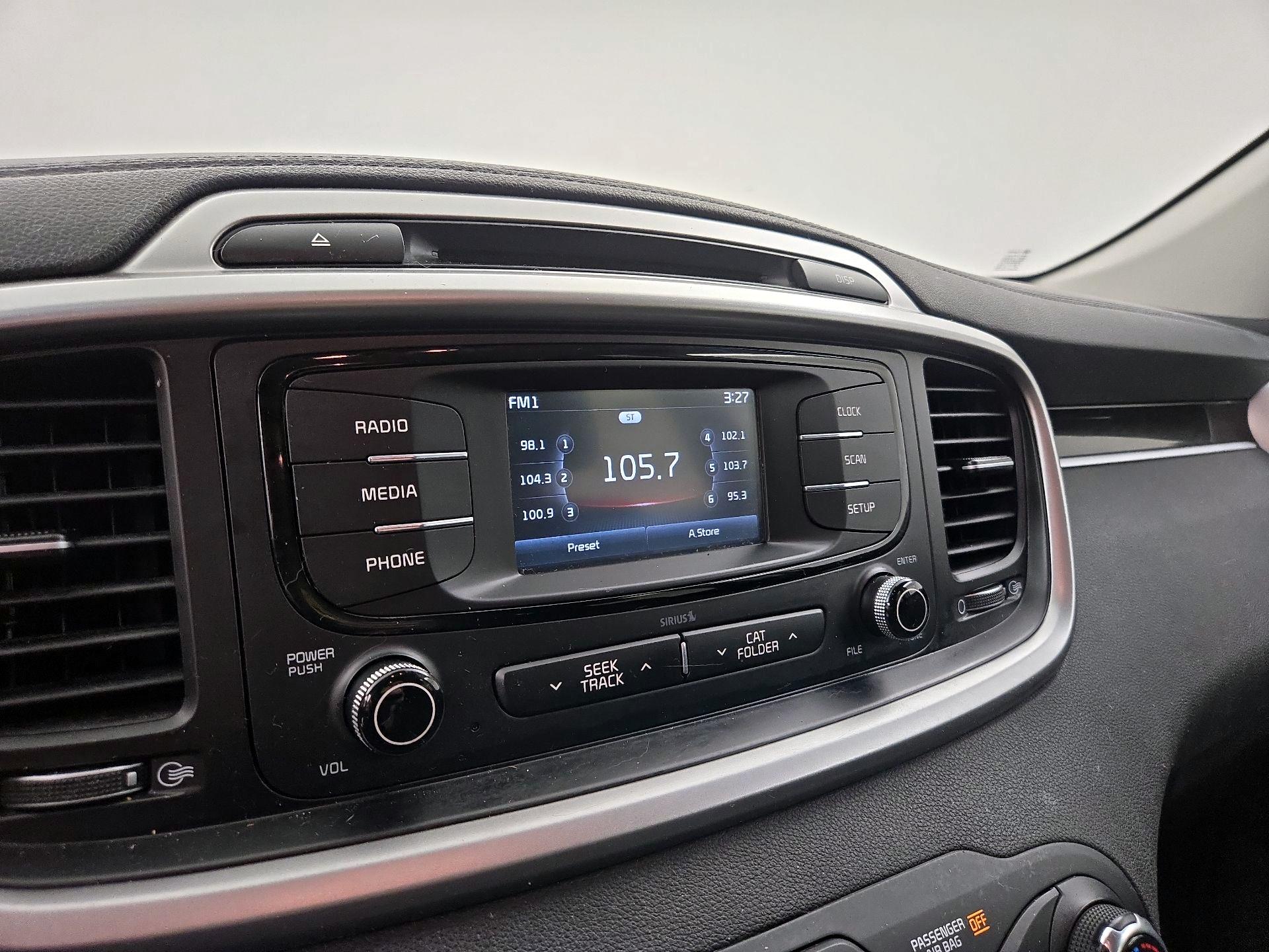 Thumbnail: 2017 Kia Sorento - 15