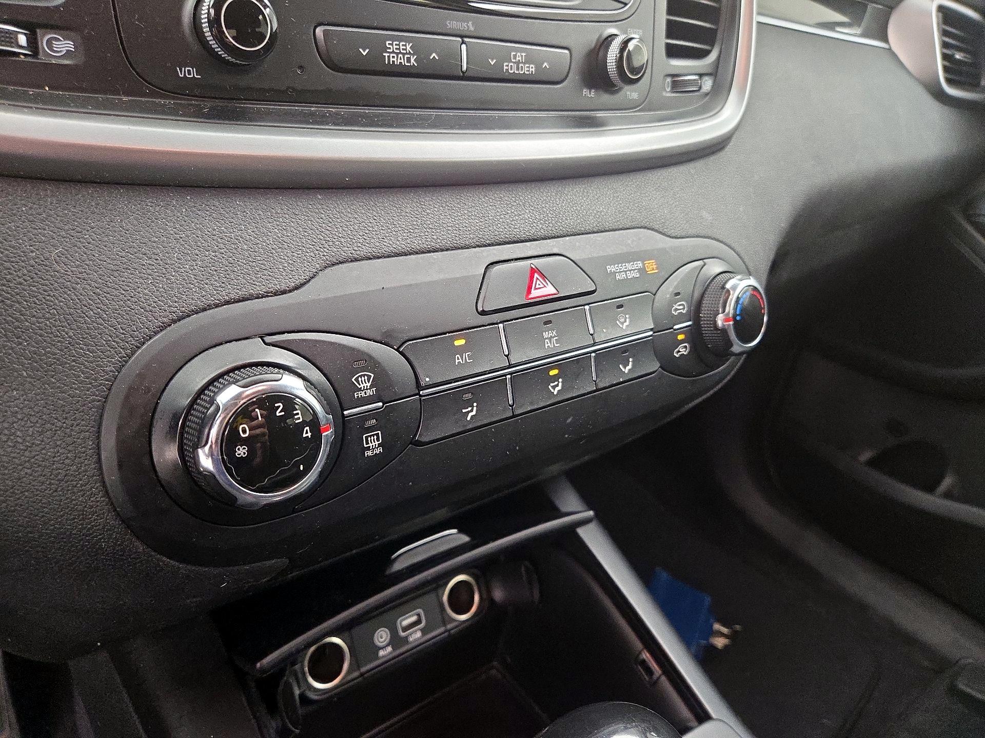 Thumbnail: 2017 Kia Sorento - 16