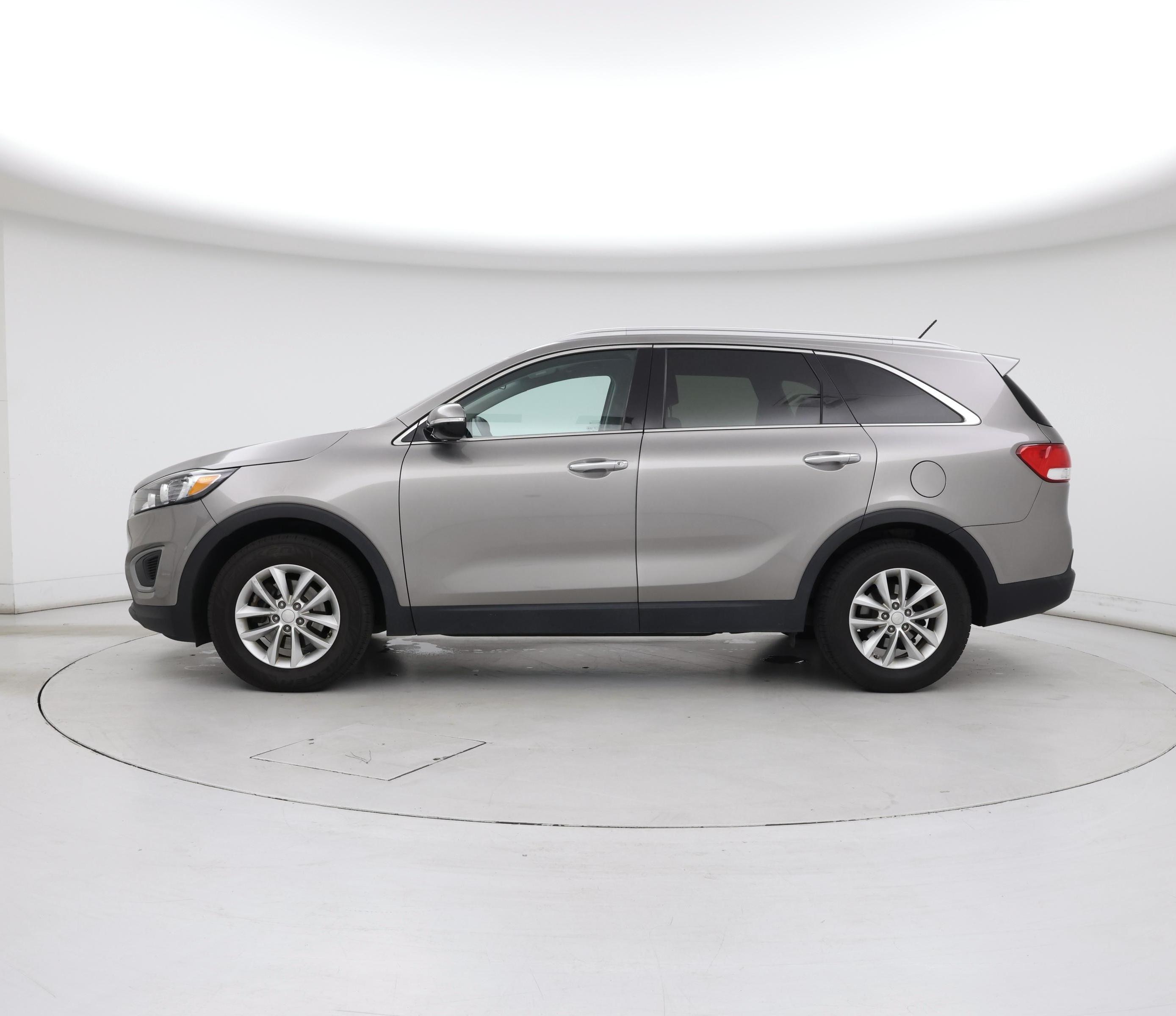 Thumbnail: 2017 Kia Sorento - 3