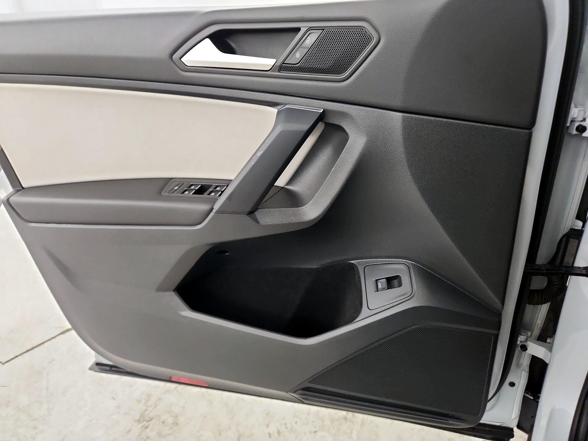 Thumbnail: 2019 Volkswagen Tiguan - 12