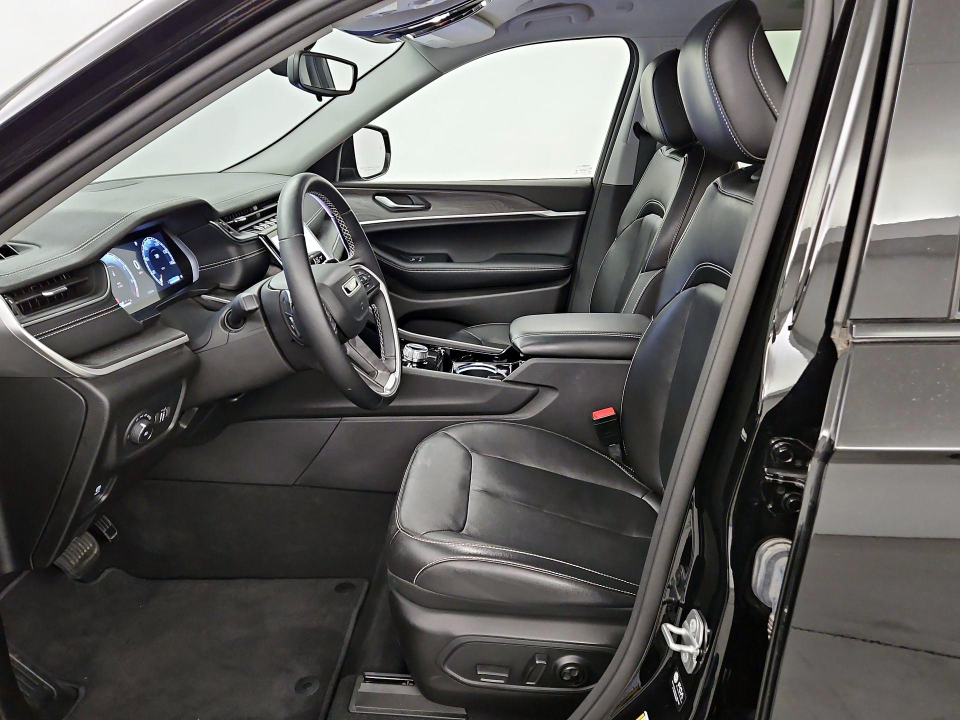 Thumbnail: 2022 Jeep Grand Cherokee - 11