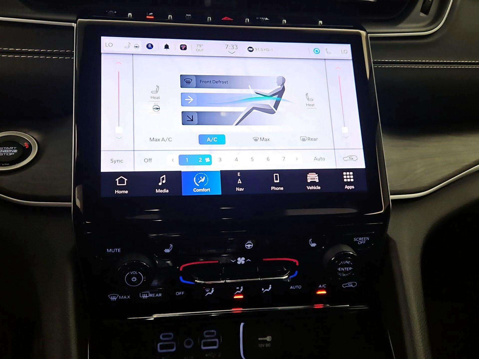 Thumbnail: 2022 Jeep Grand Cherokee - 17