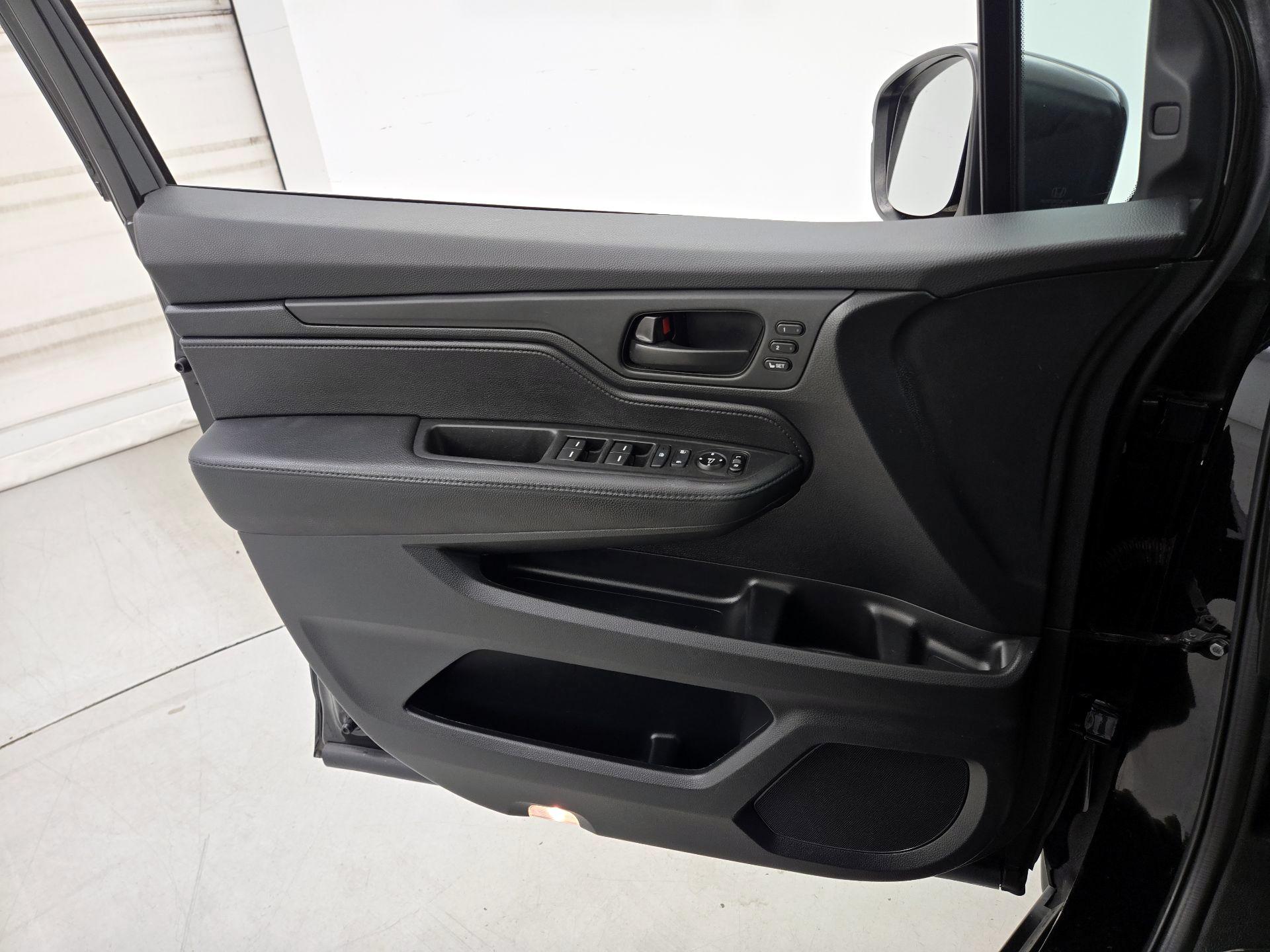 Thumbnail: 2021 Honda Odyssey - 12