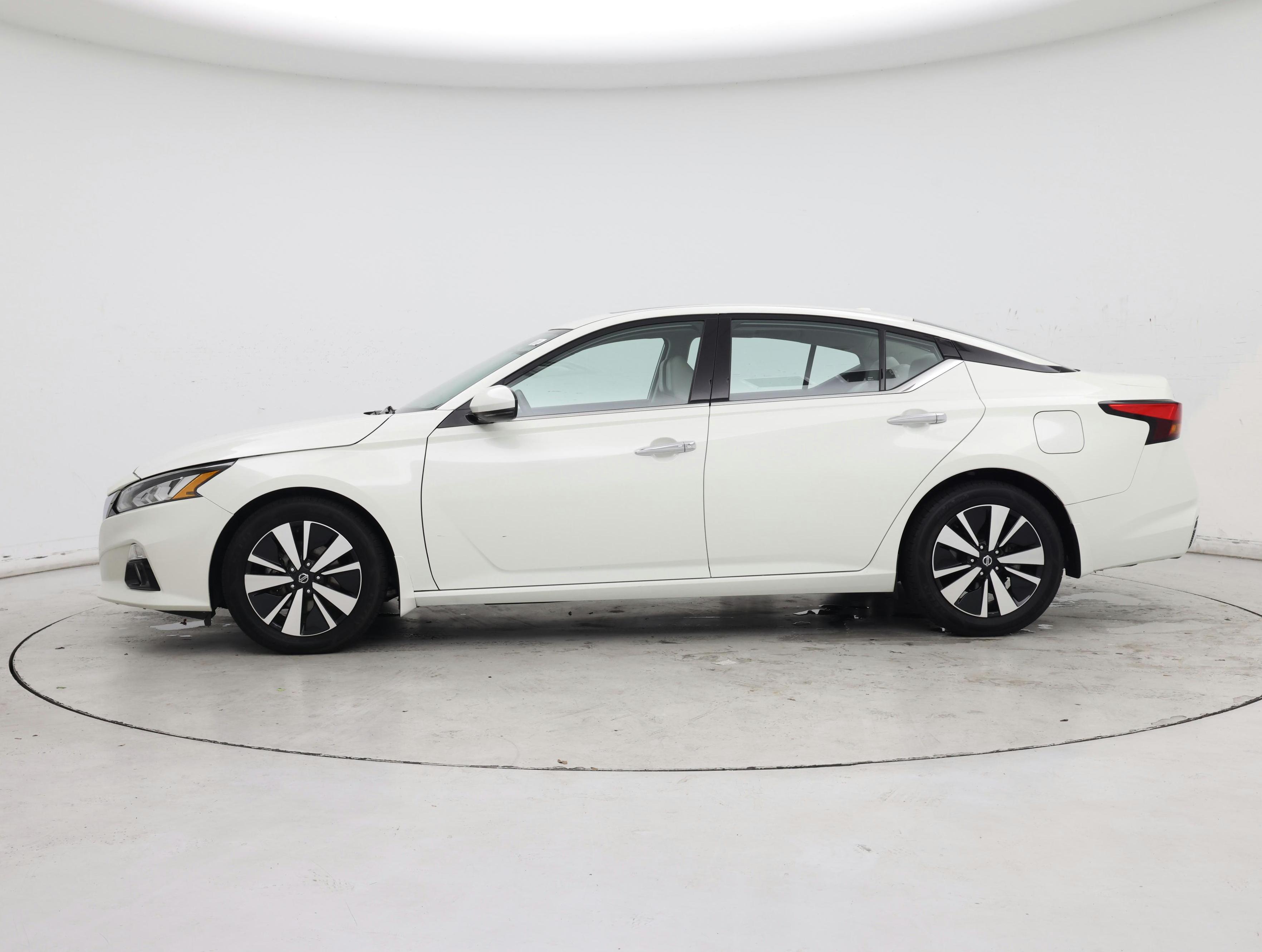 Thumbnail: 2021 Nissan Altima - 3
