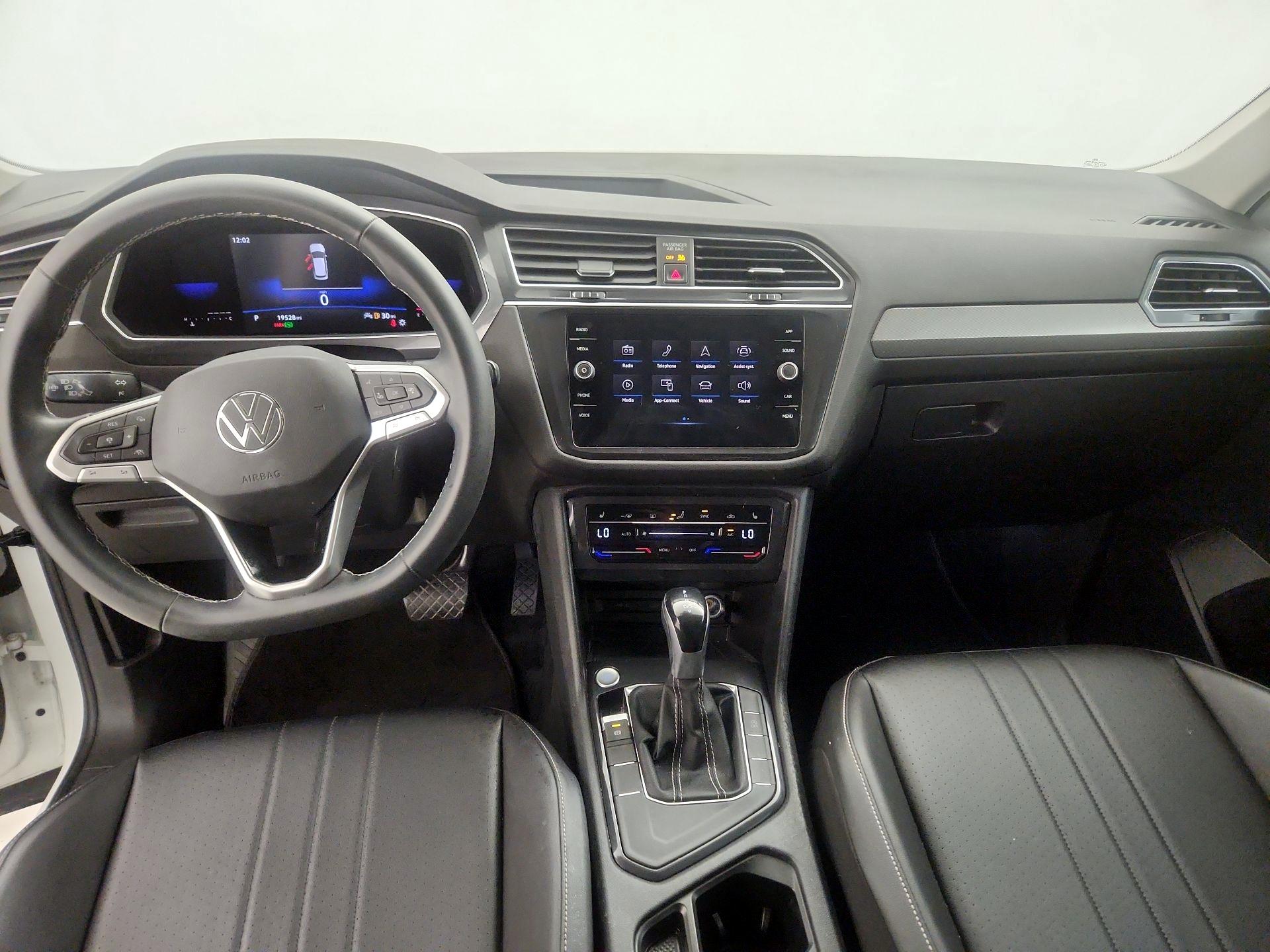 Thumbnail: 2022 Volkswagen Tiguan - 9