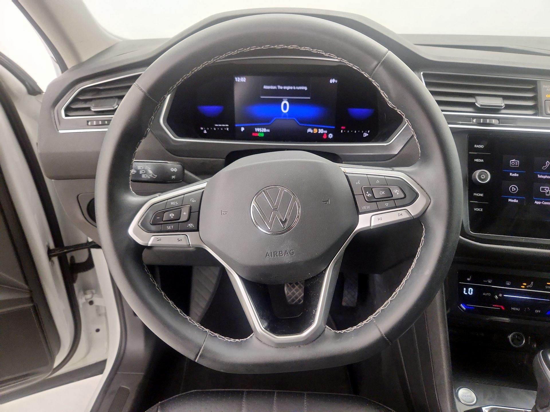 Thumbnail: 2022 Volkswagen Tiguan - 10