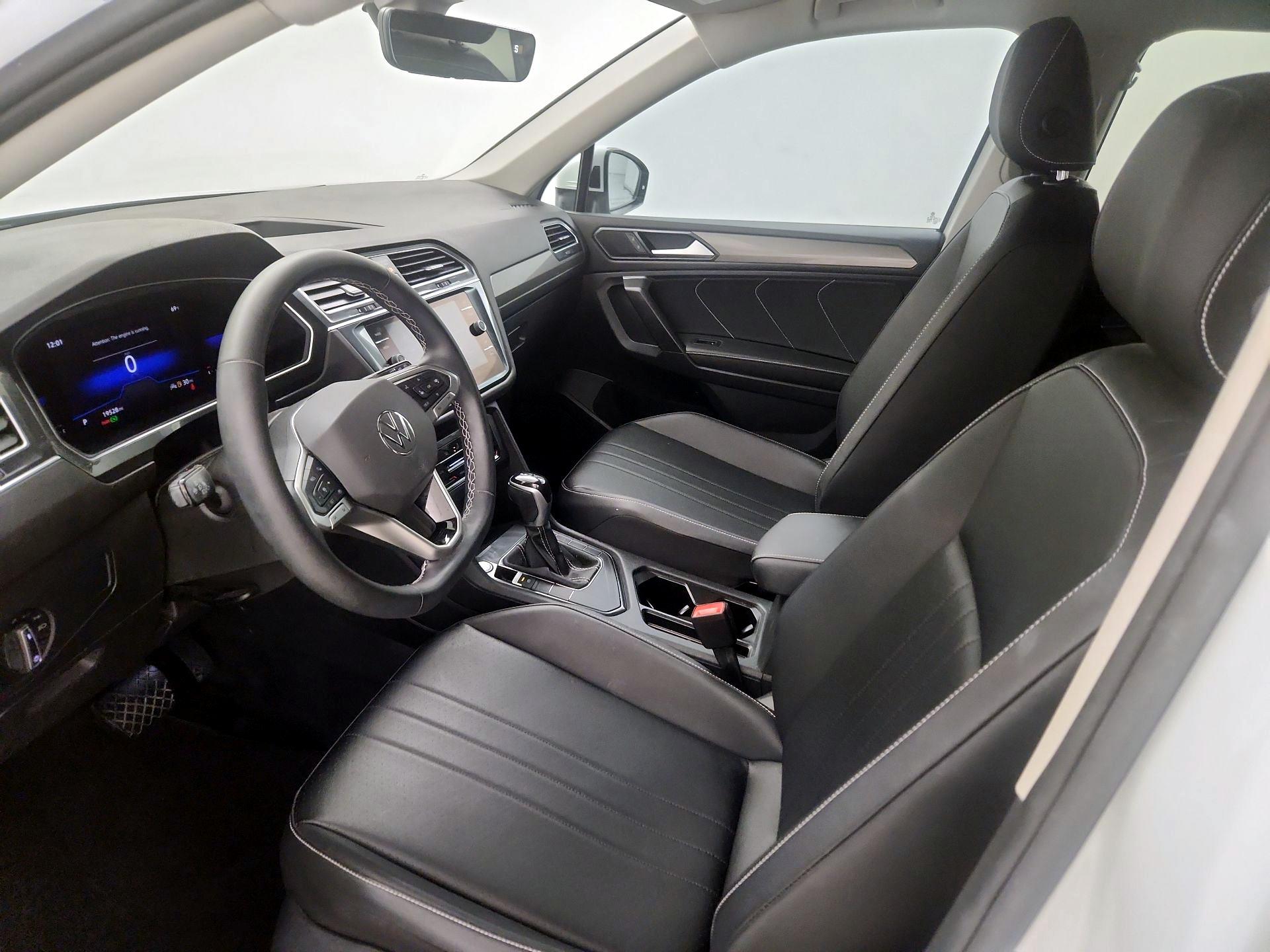 Thumbnail: 2022 Volkswagen Tiguan - 11