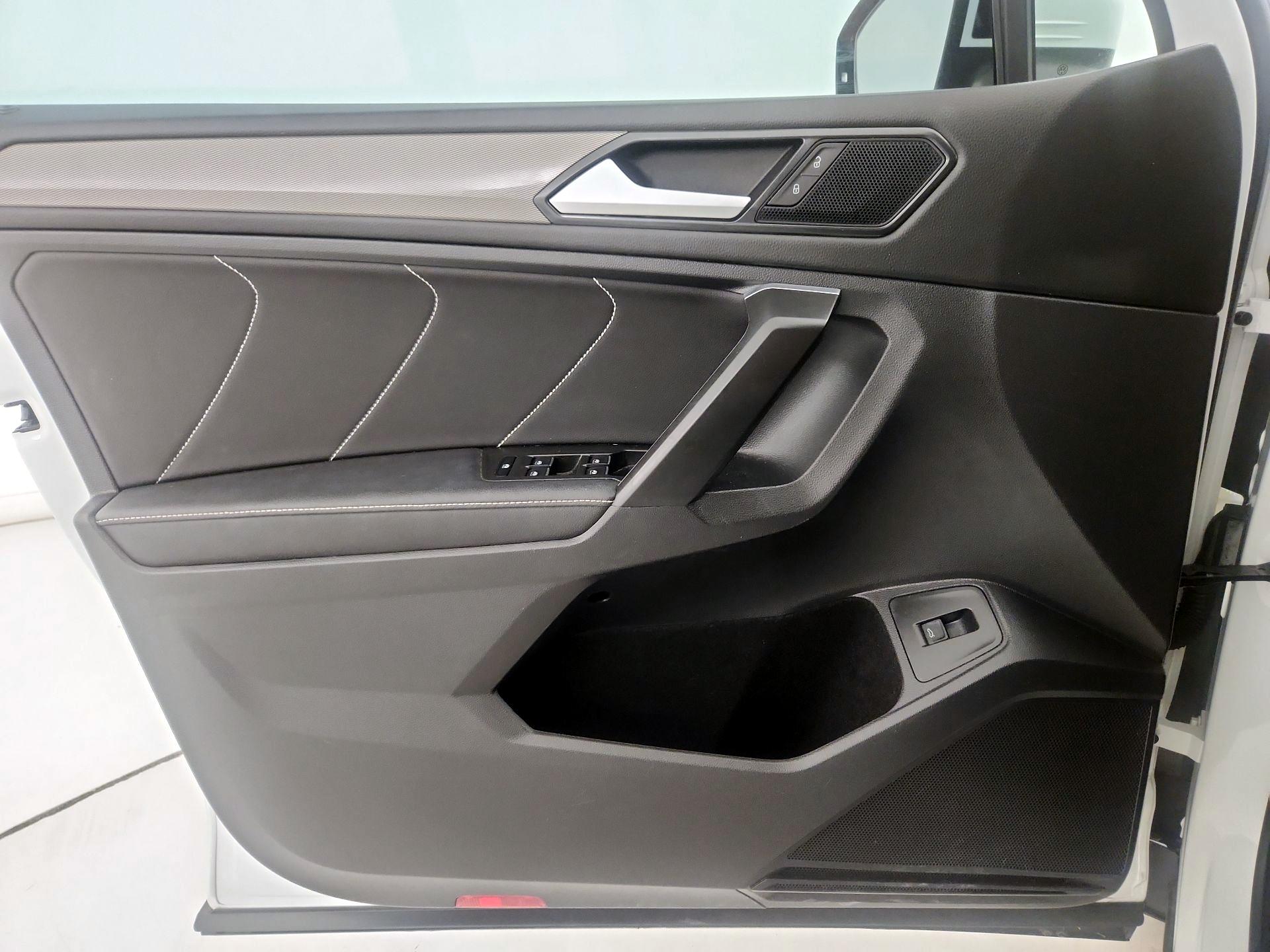 Thumbnail: 2022 Volkswagen Tiguan - 12