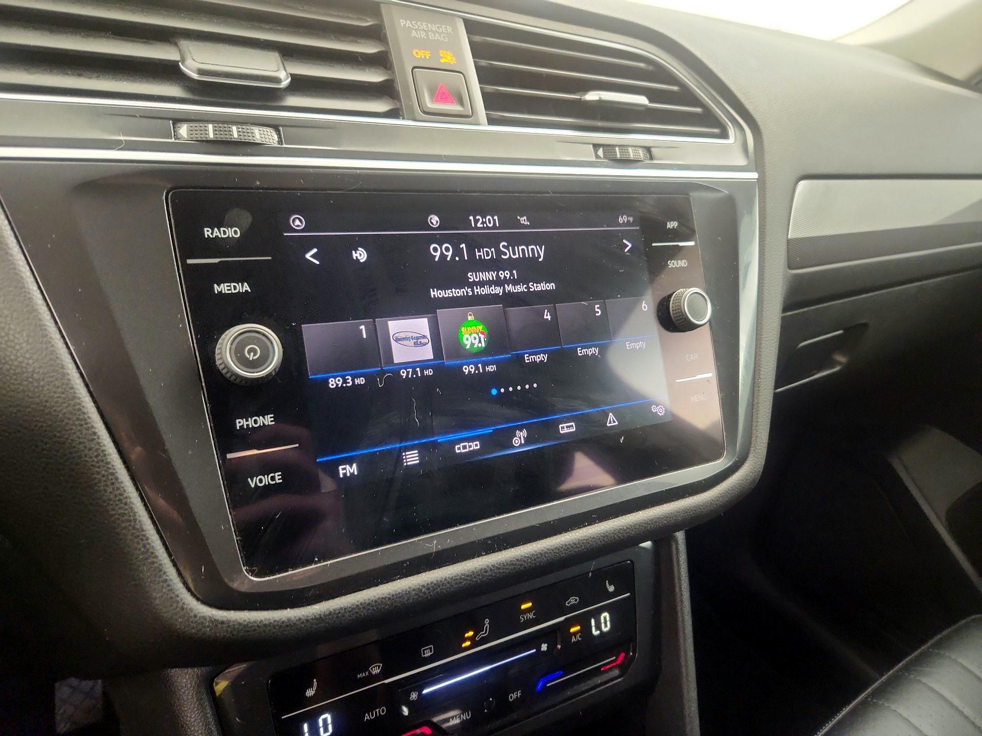 Thumbnail: 2022 Volkswagen Tiguan - 15