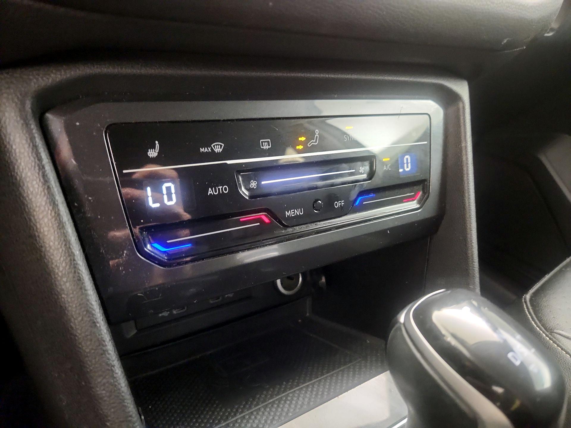 Thumbnail: 2022 Volkswagen Tiguan - 16