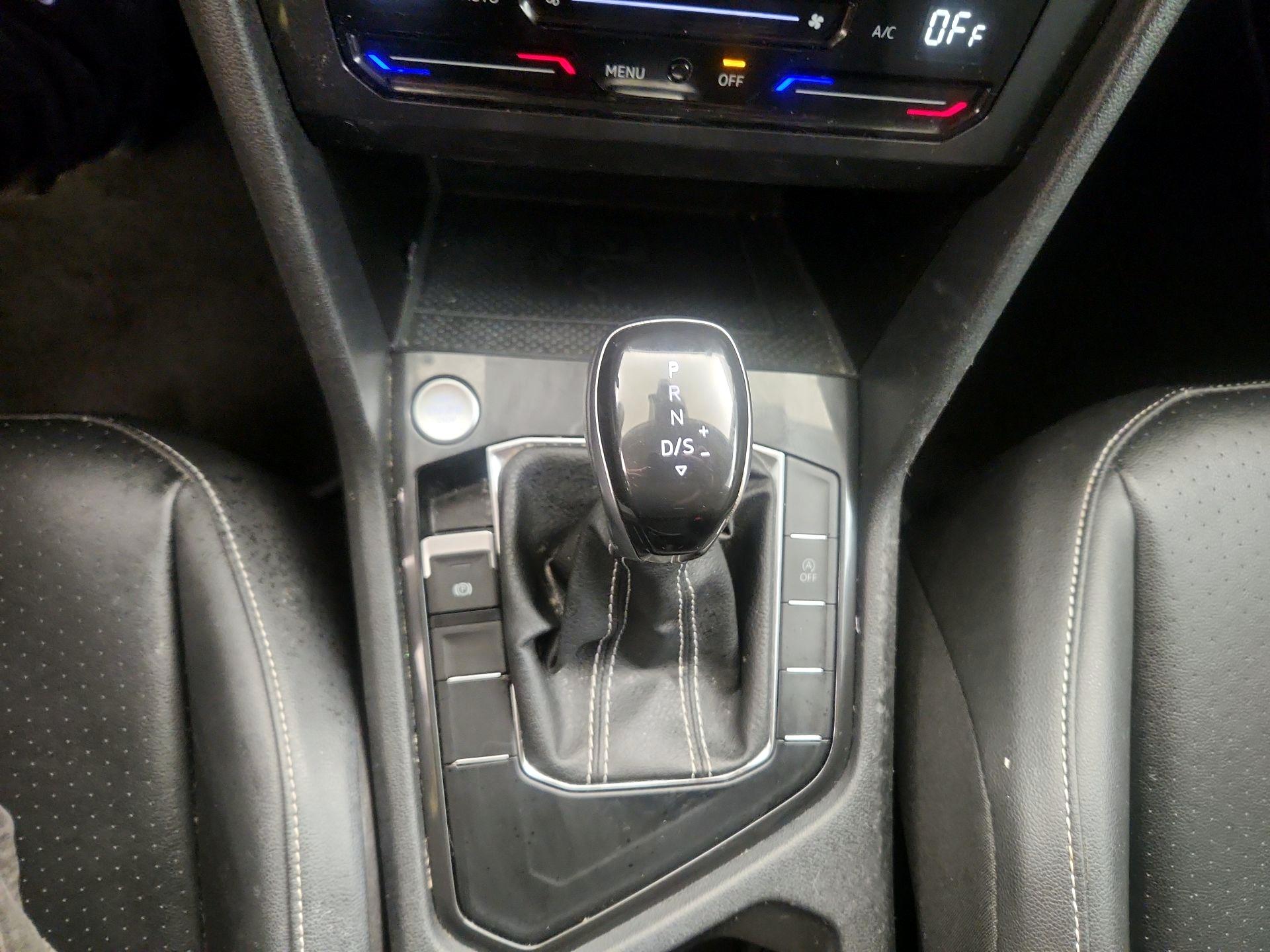 Thumbnail: 2022 Volkswagen Tiguan - 17