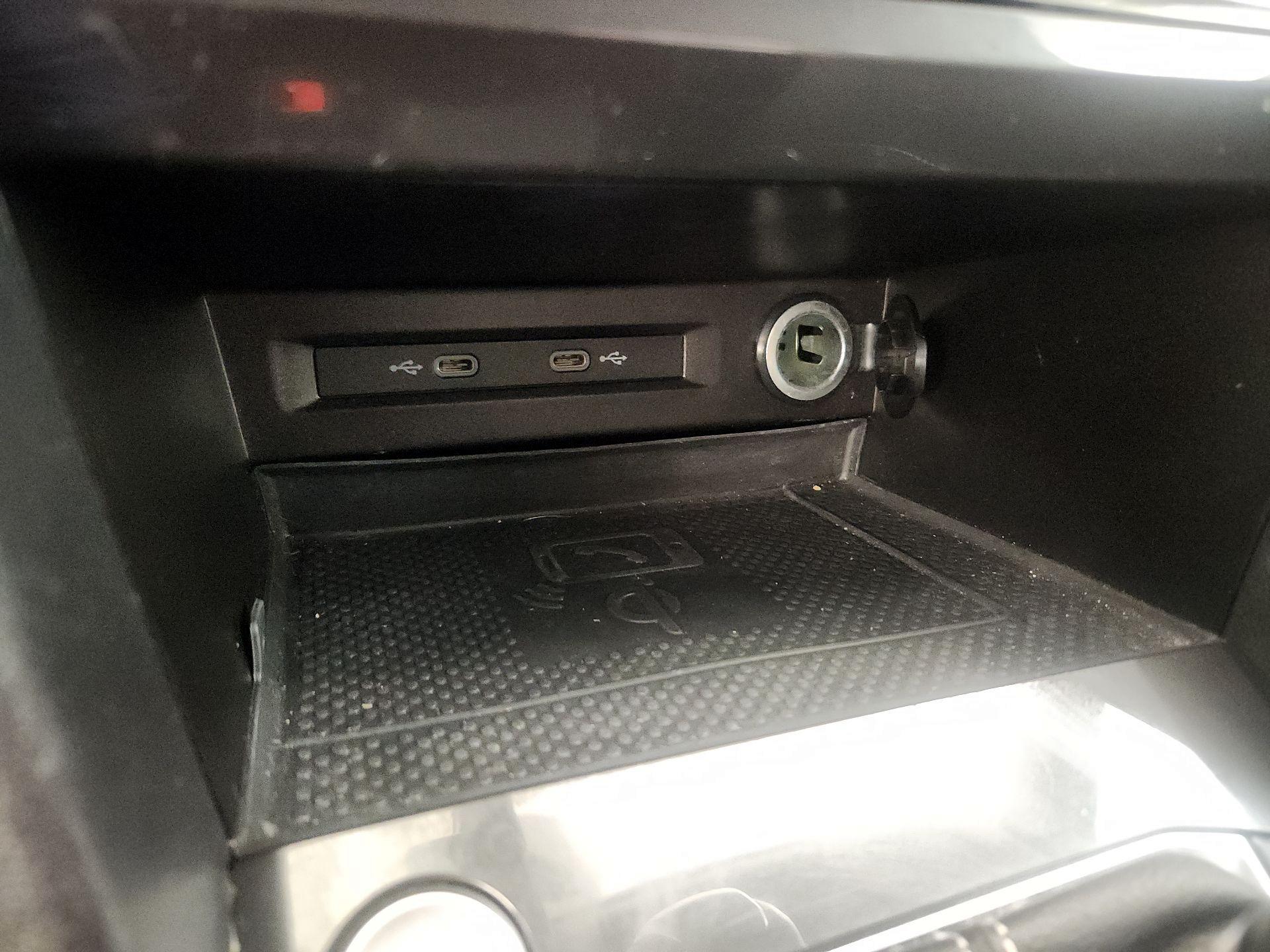 Thumbnail: 2022 Volkswagen Tiguan - 18