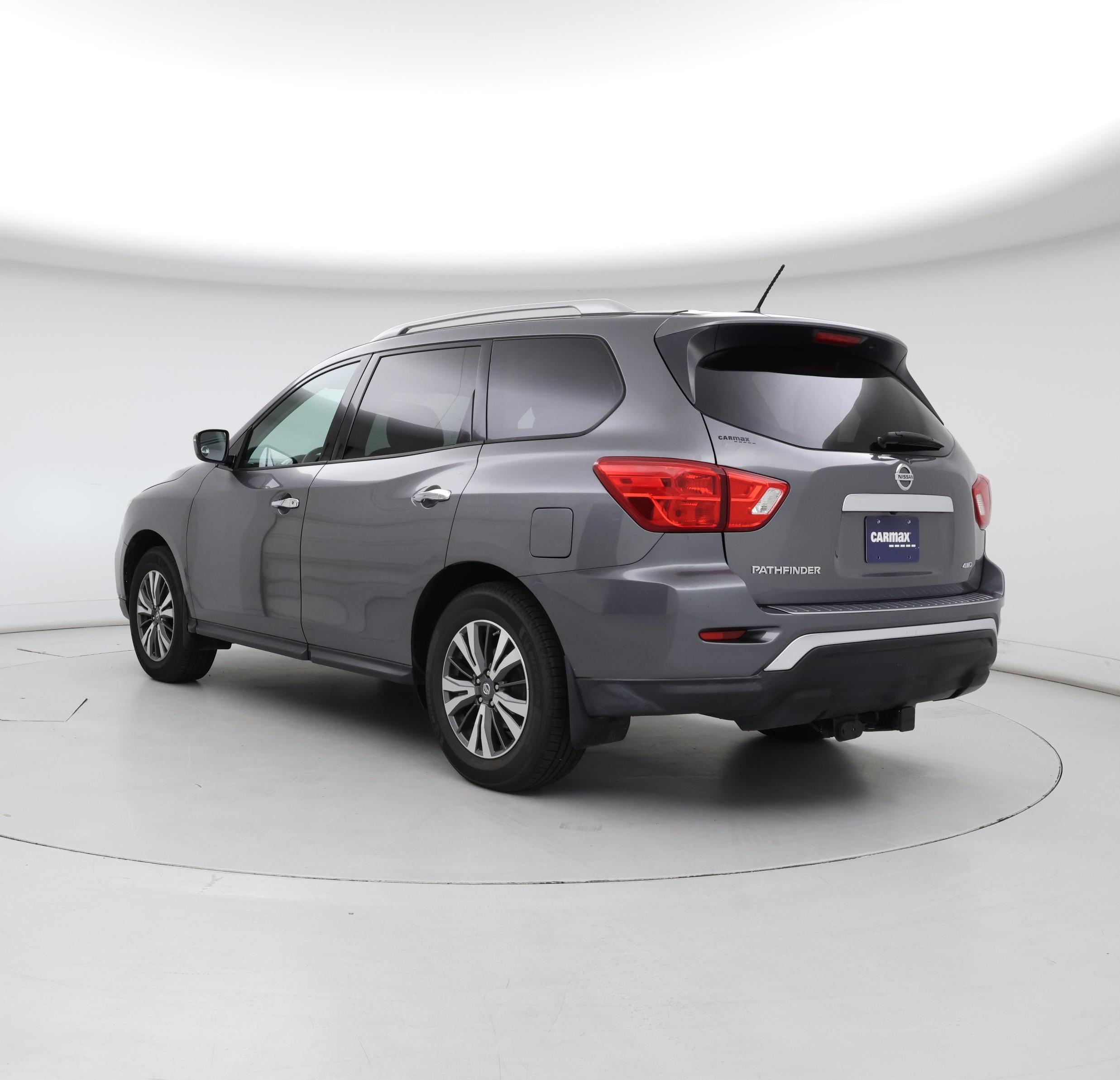 Thumbnail: 2017 Nissan Pathfinder - 2