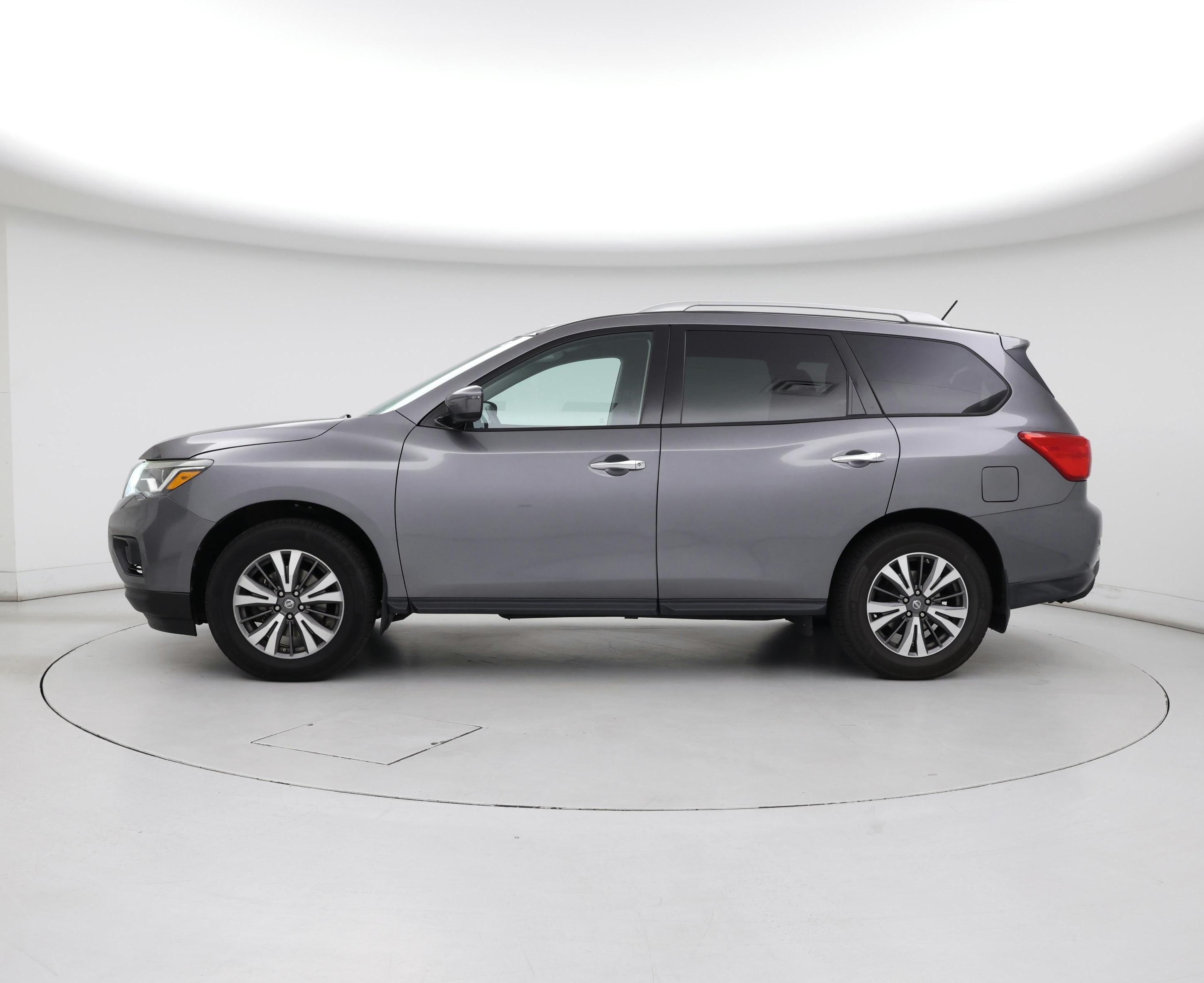 Thumbnail: 2017 Nissan Pathfinder - 3