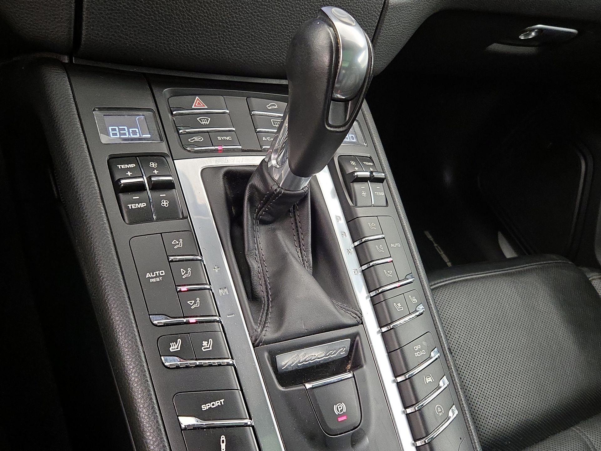 Thumbnail: 2017 Porsche Macan - 17