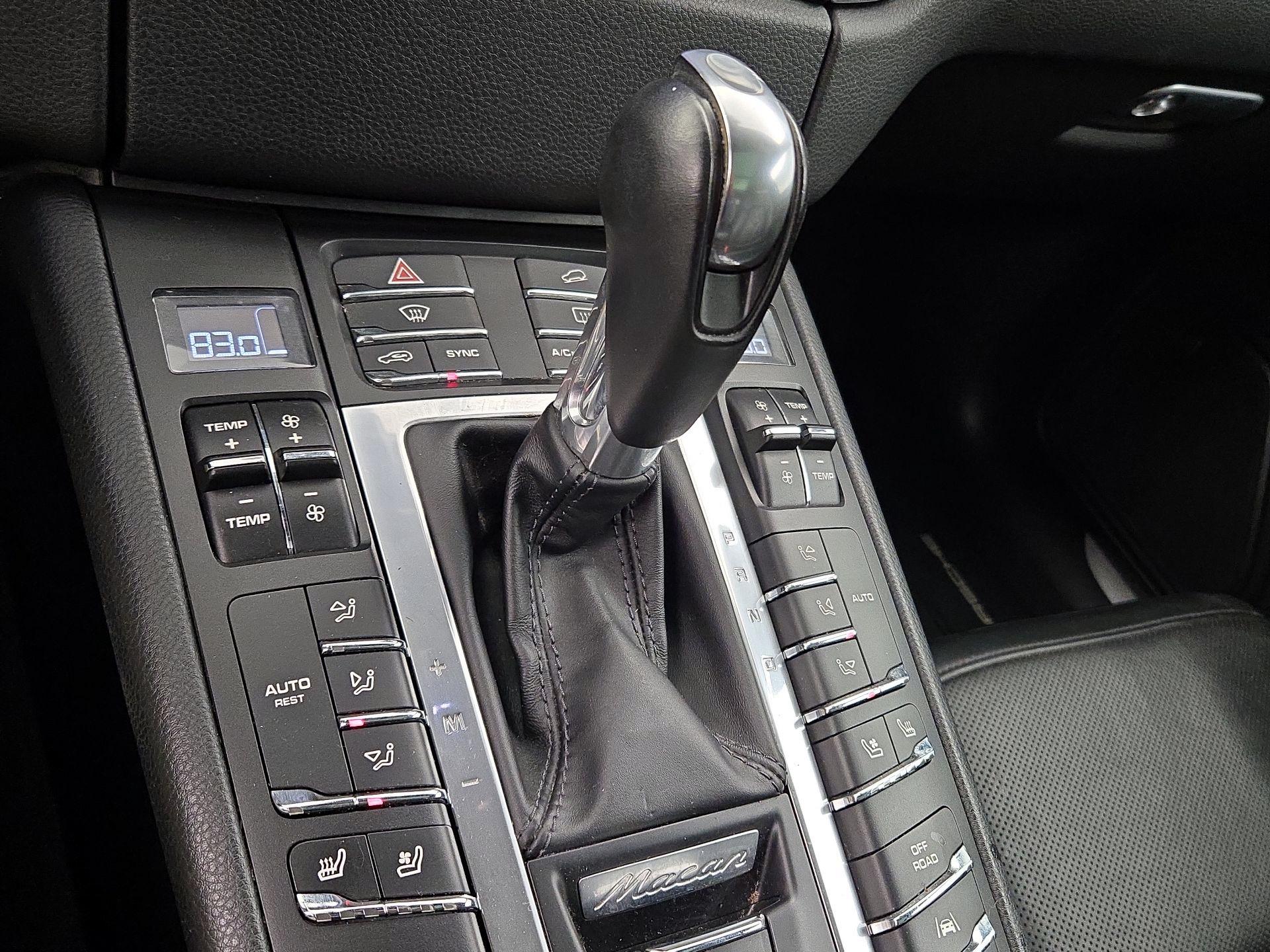 Thumbnail: 2017 Porsche Macan - 18