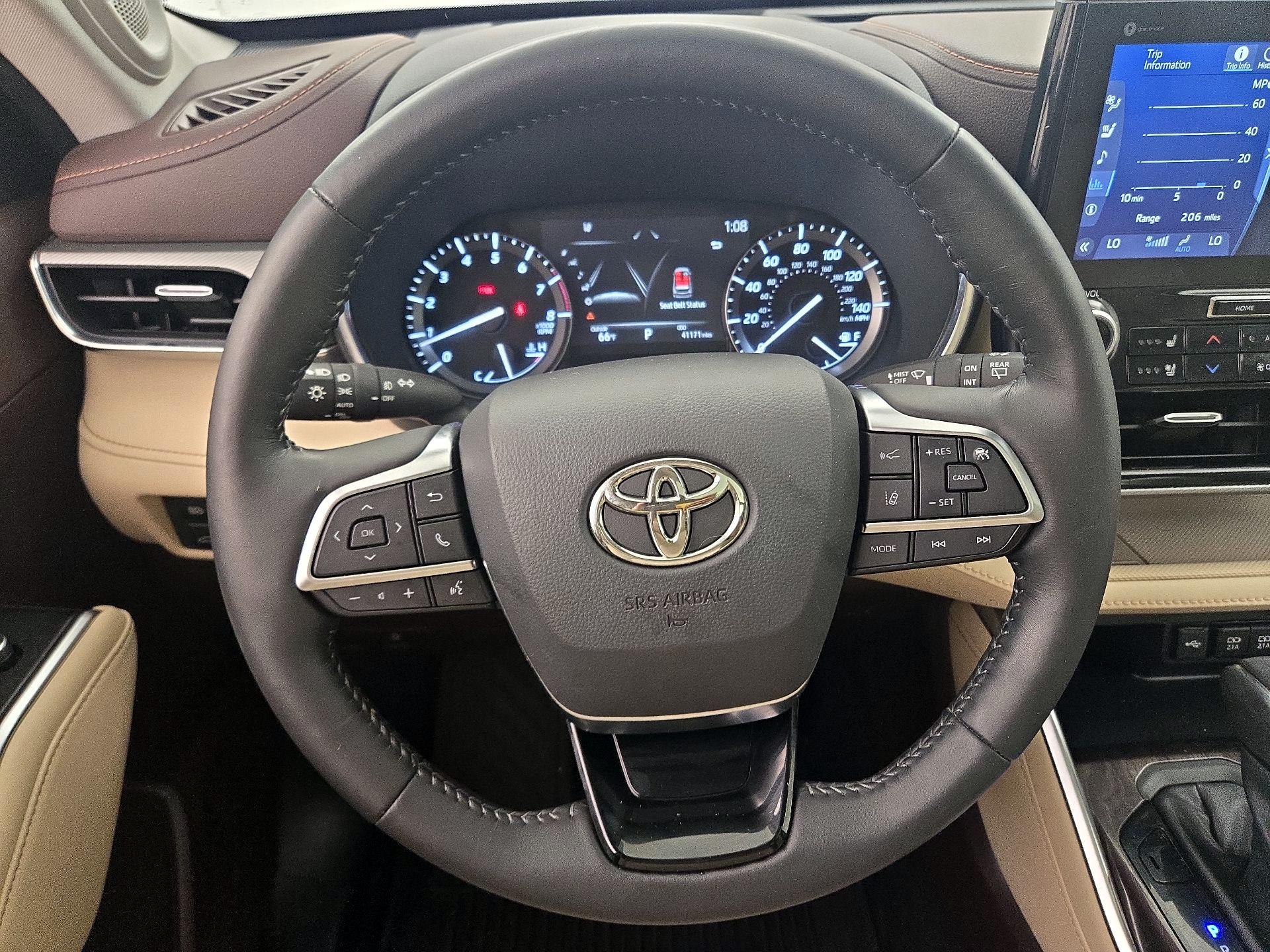 Thumbnail: 2021 Toyota Highlander - 10