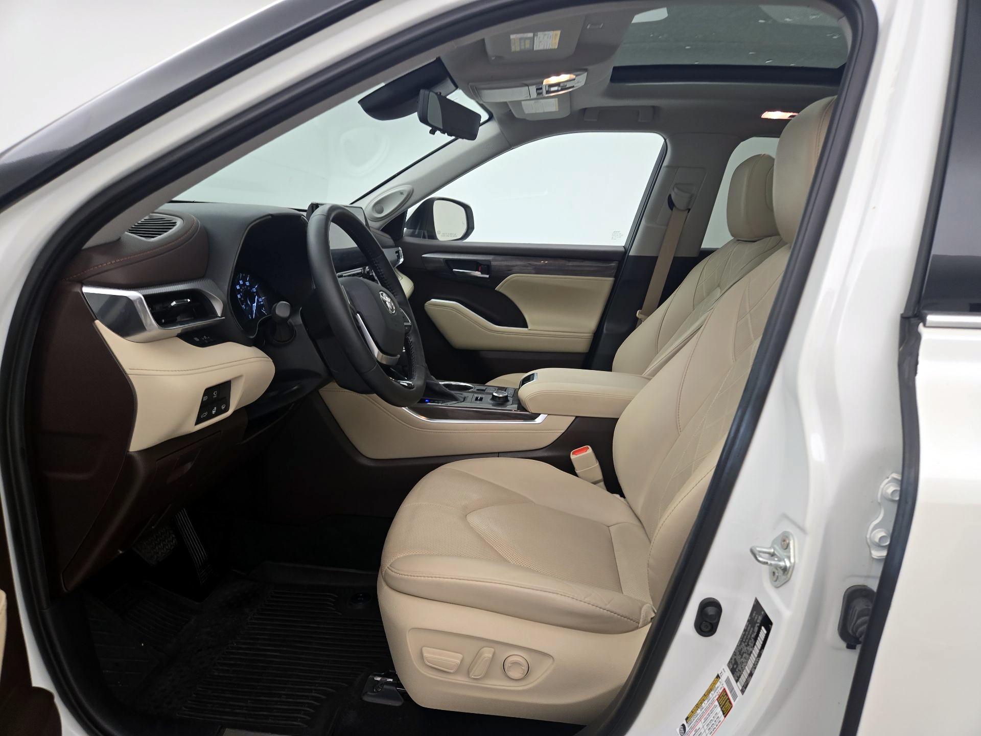 Thumbnail: 2021 Toyota Highlander - 11