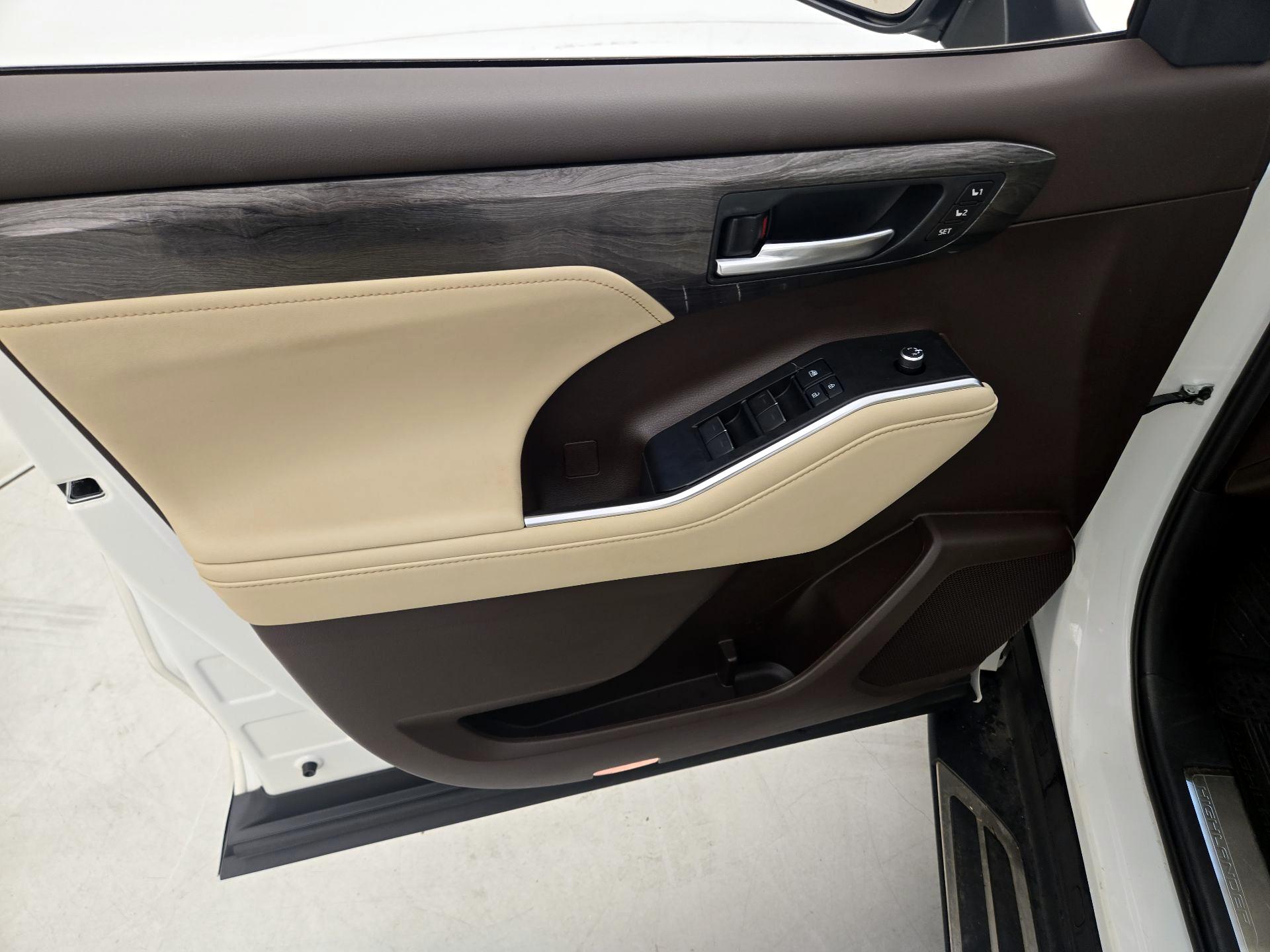 Thumbnail: 2021 Toyota Highlander - 12