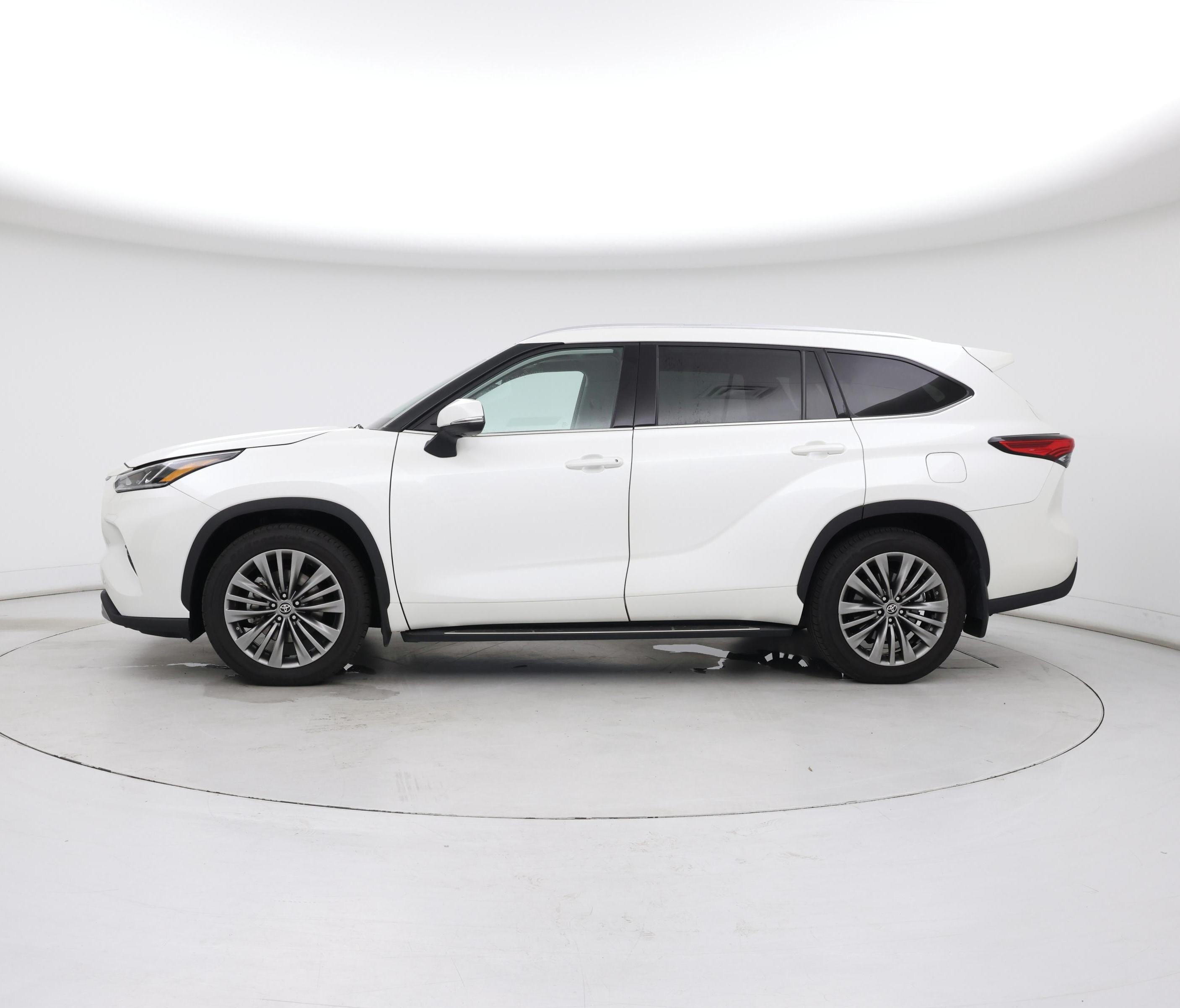 Thumbnail: 2021 Toyota Highlander - 3