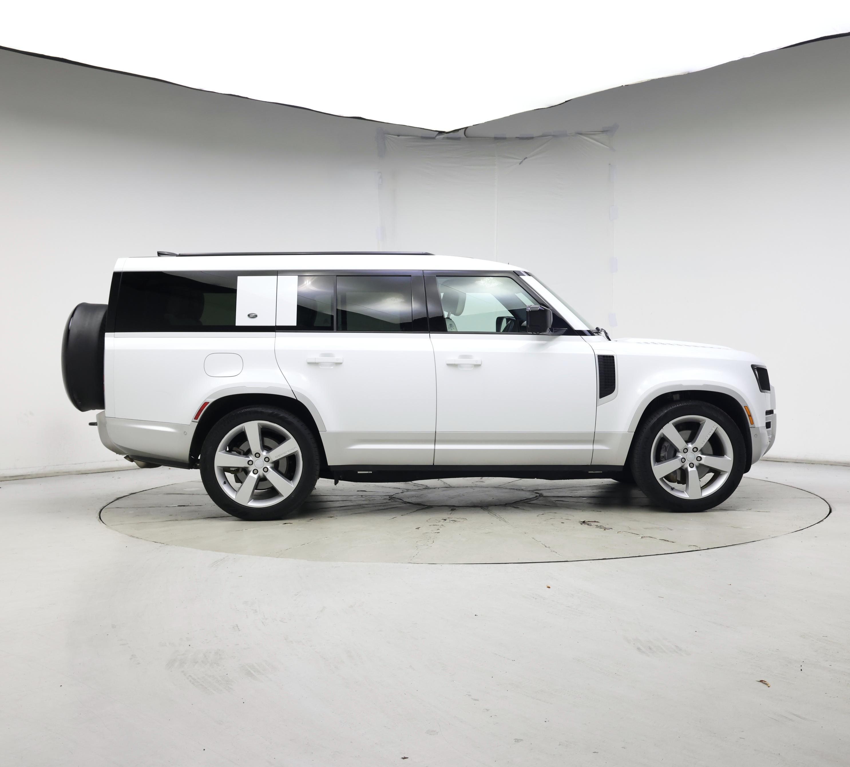 Thumbnail: 2023 Land Rover Defender - 7