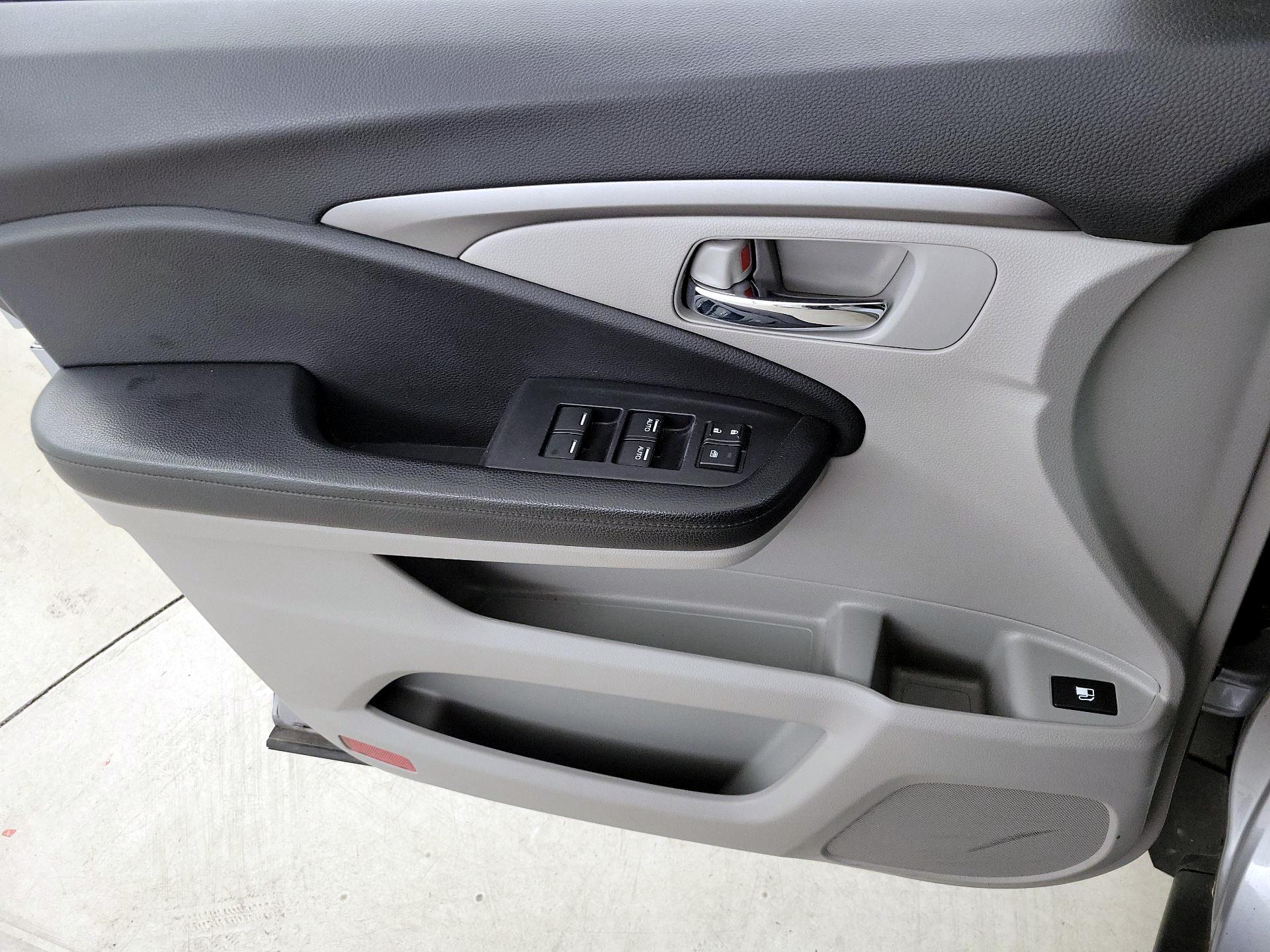 Thumbnail: 2019 Honda Pilot - 12