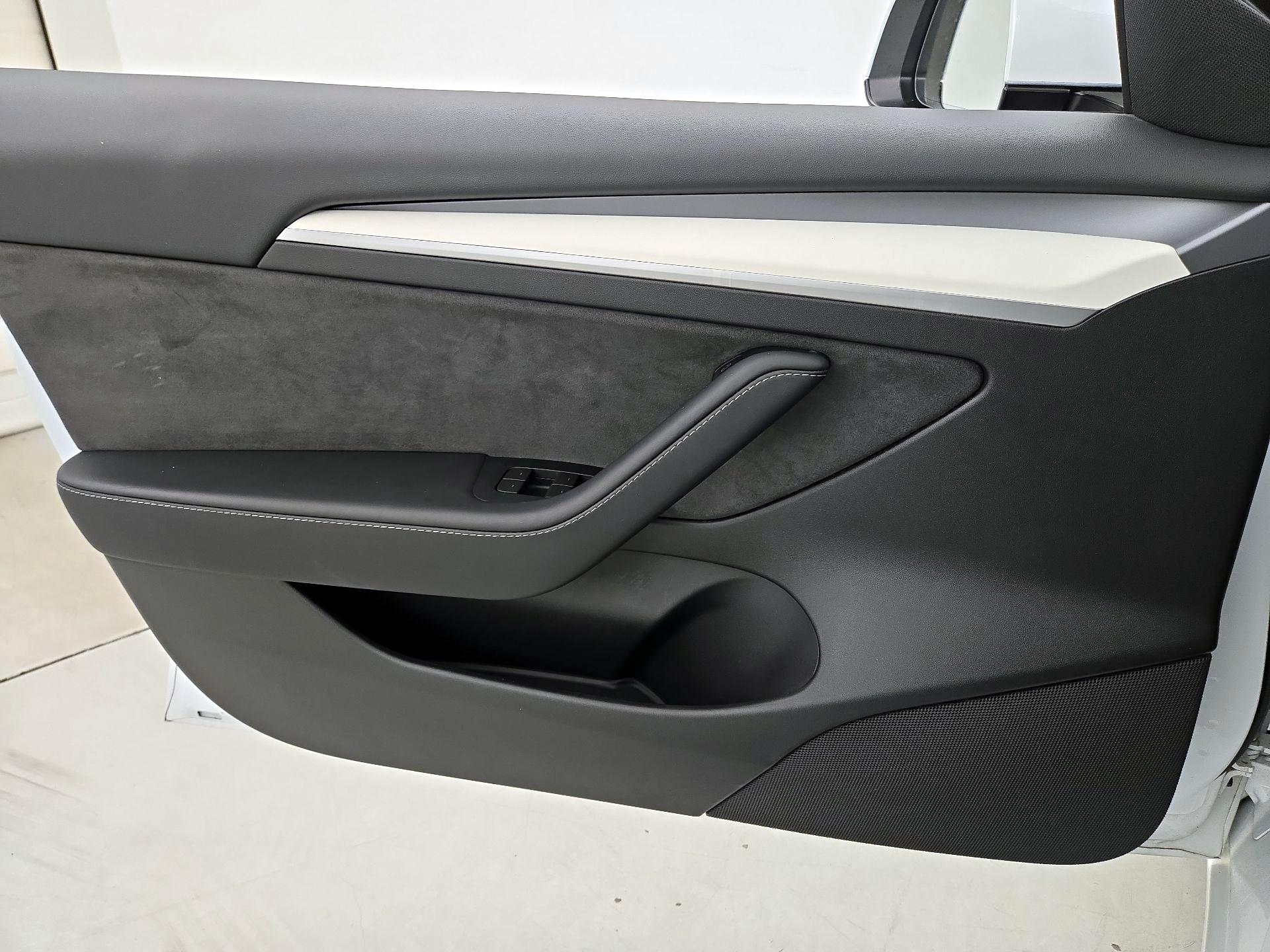 Thumbnail: 2023 Tesla Model 3 - 12