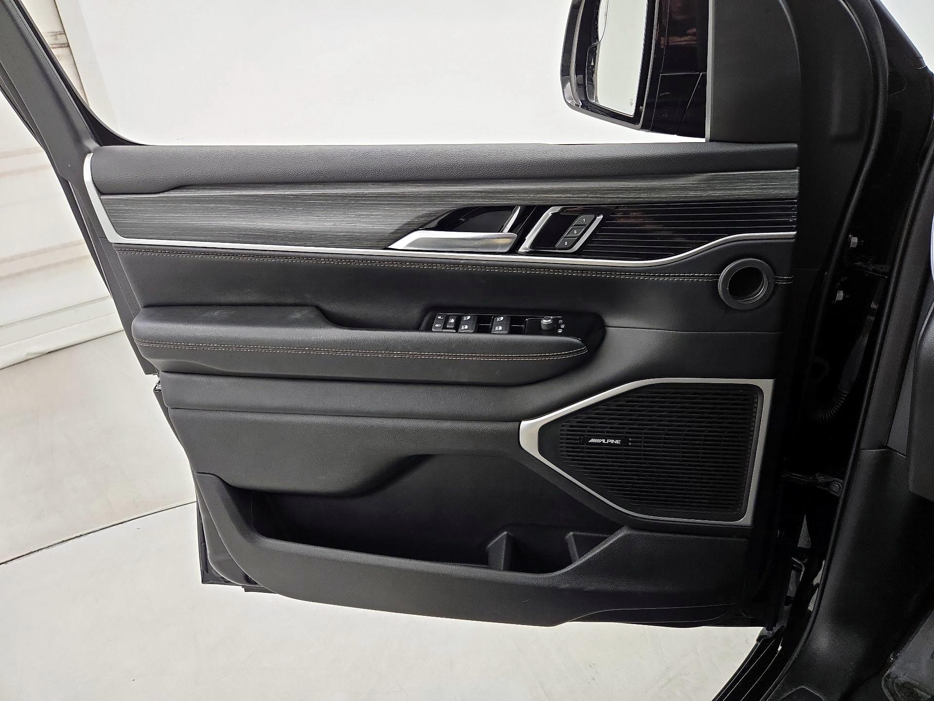 Thumbnail: 2023 Jeep Wagoneer - 12