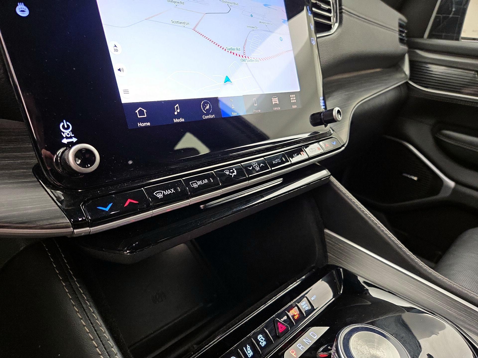 Thumbnail: 2023 Jeep Wagoneer - 17