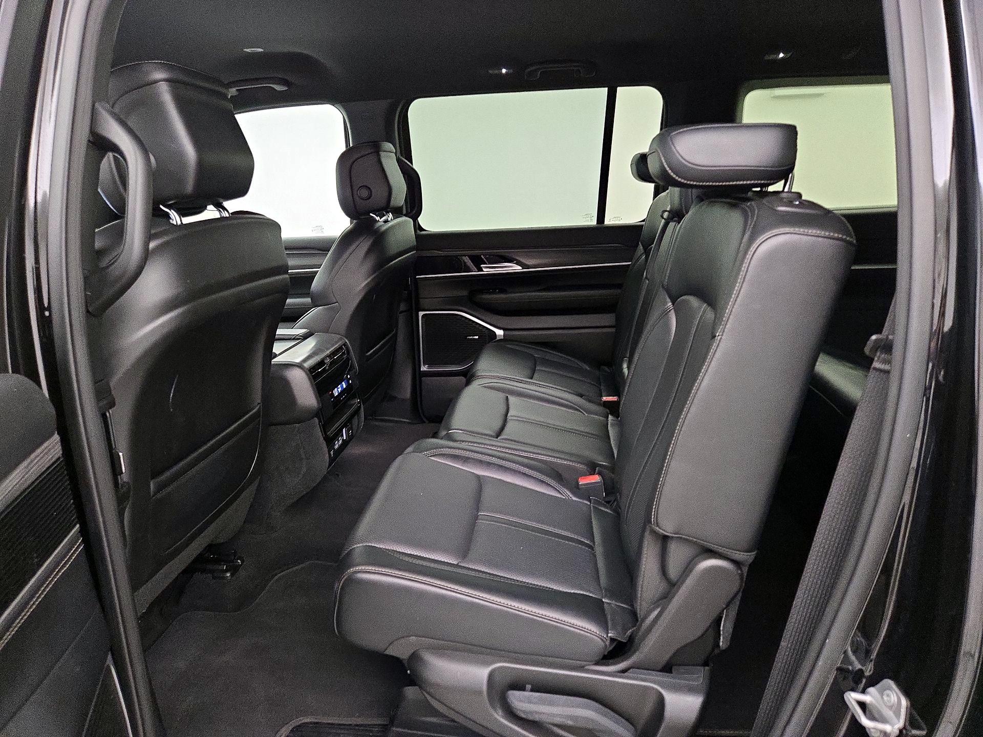 Thumbnail: 2023 Jeep Wagoneer - 20