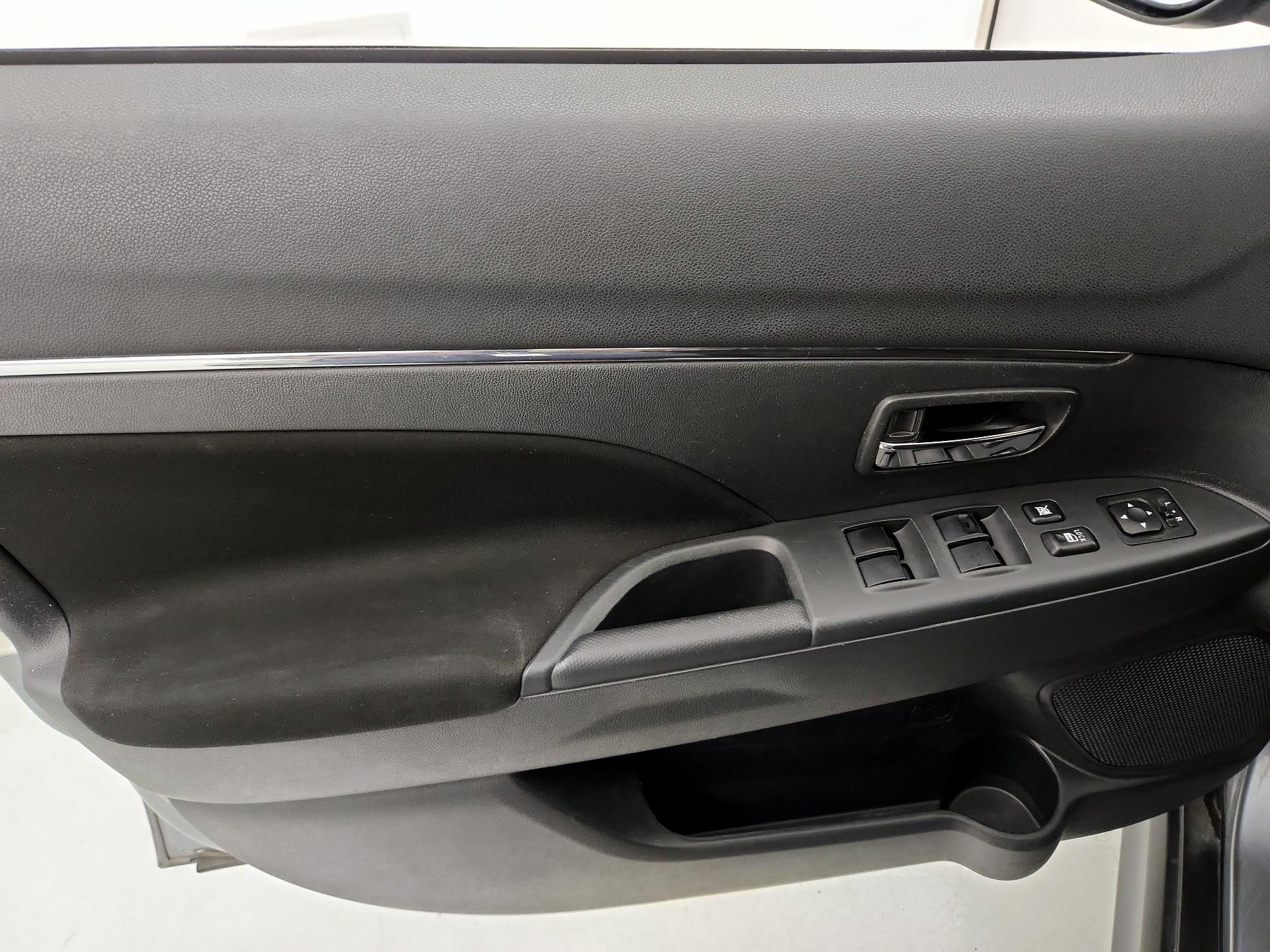 Thumbnail: 2022 Mitsubishi Outlander Sport - 12