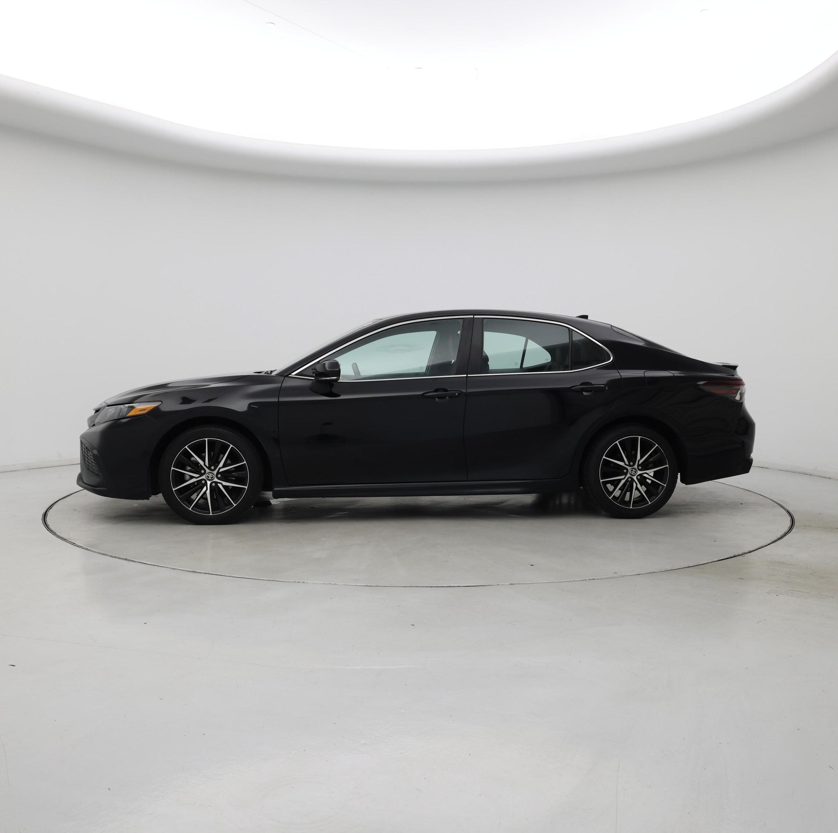 Thumbnail: 2022 Toyota Camry - 3