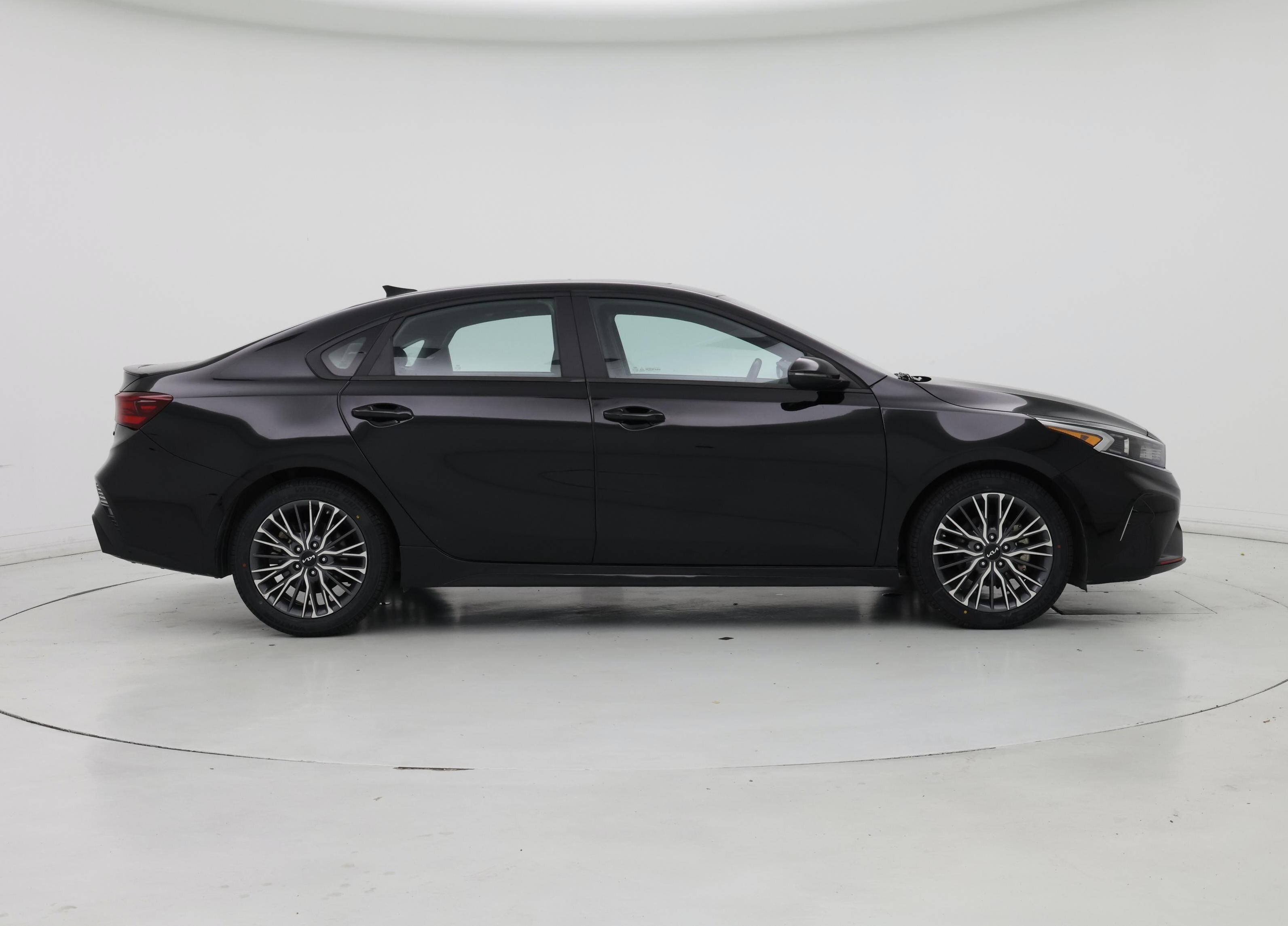 Thumbnail: 2023 Kia Forte - 7