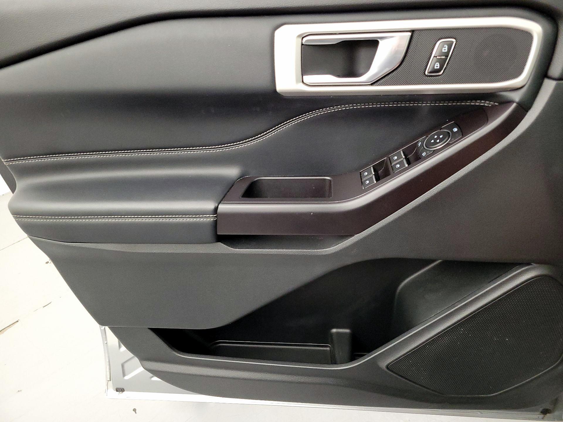 Thumbnail: 2020 Ford Explorer - 12