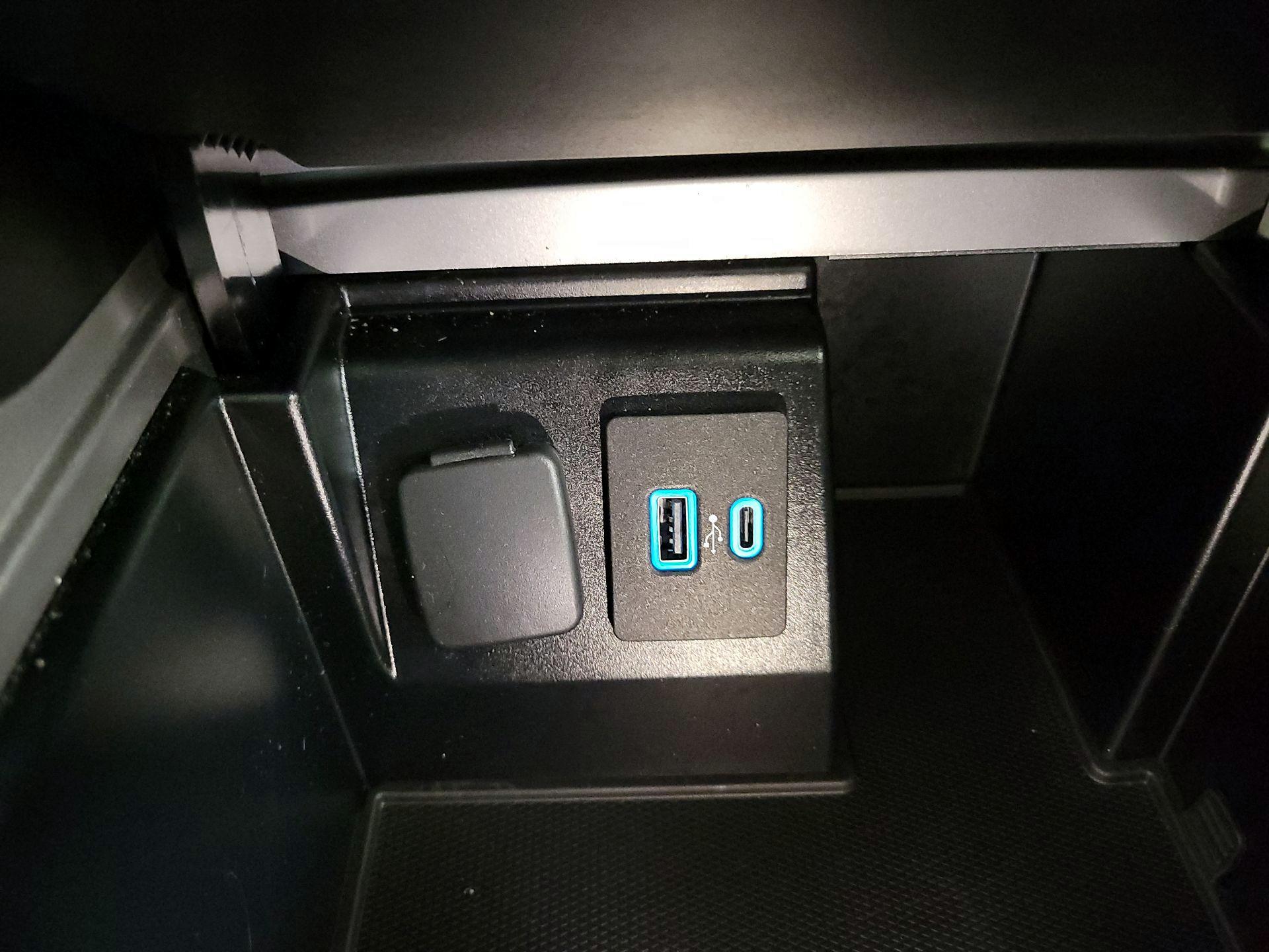 Thumbnail: 2020 Ford Explorer - 18