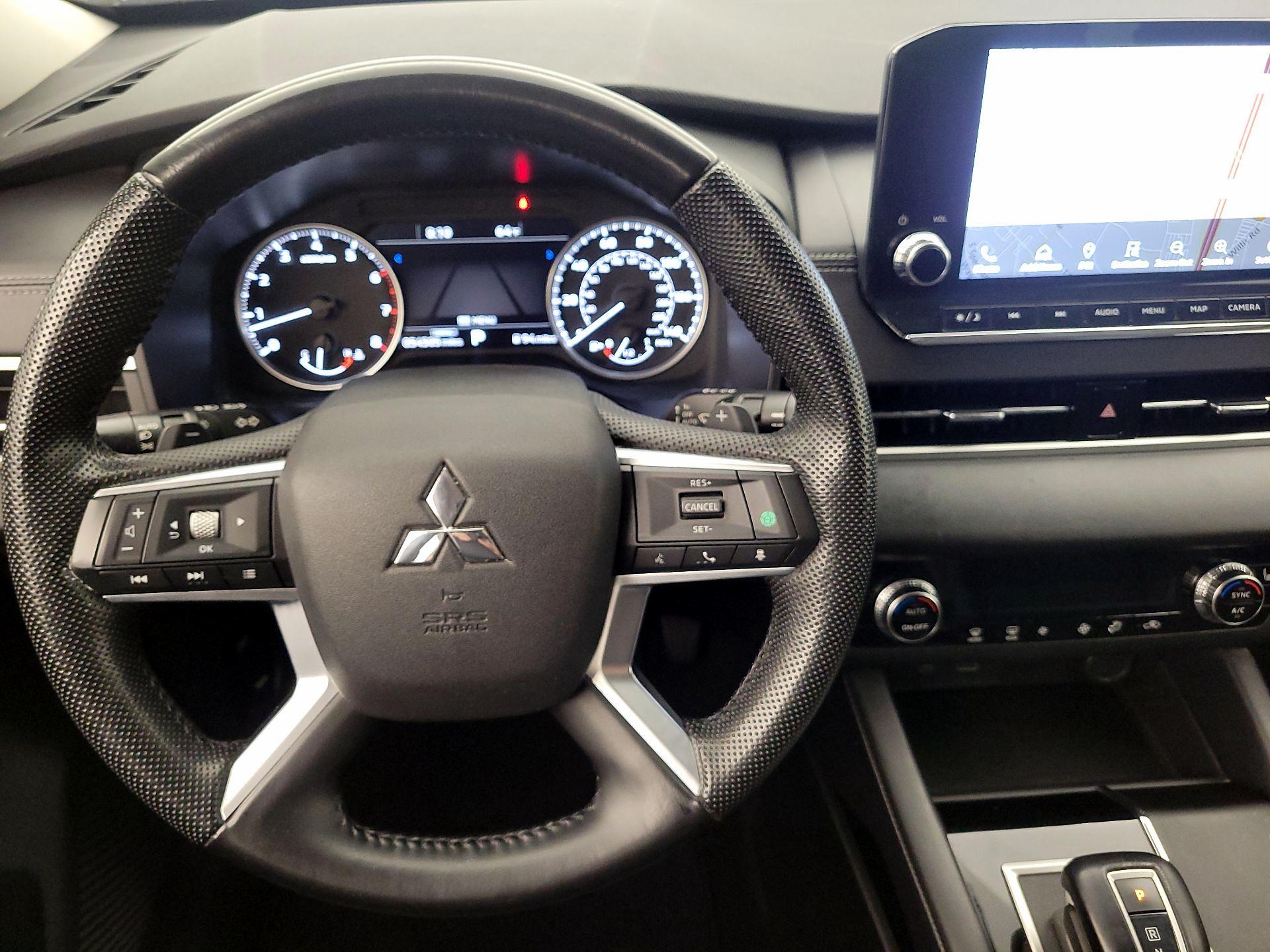 Thumbnail: 2023 Mitsubishi Outlander - 10