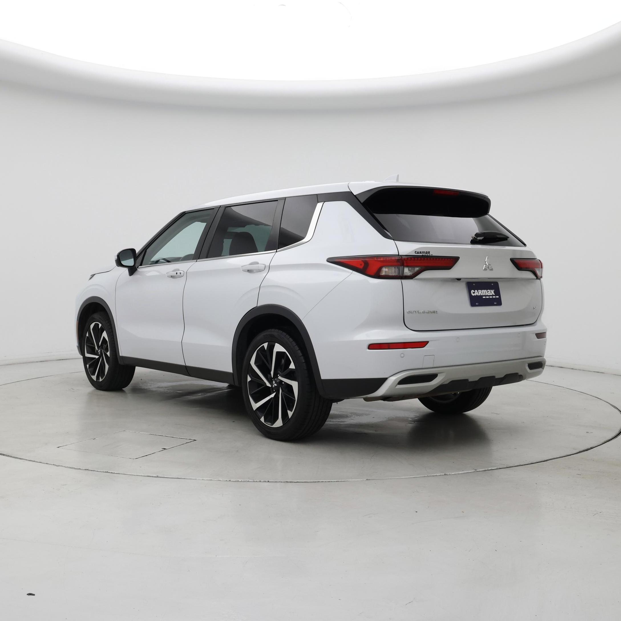 Thumbnail: 2023 Mitsubishi Outlander - 2