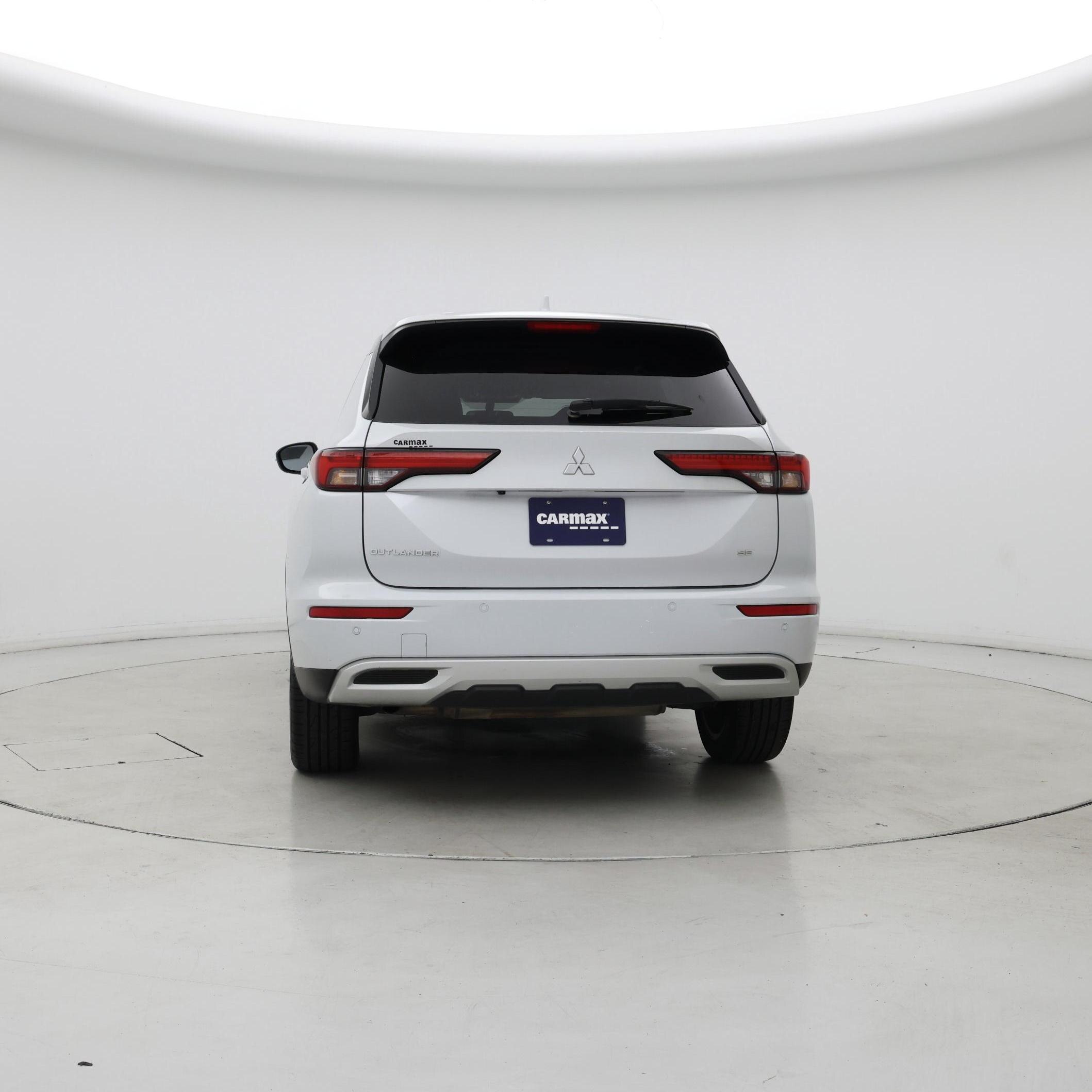 Thumbnail: 2023 Mitsubishi Outlander - 6