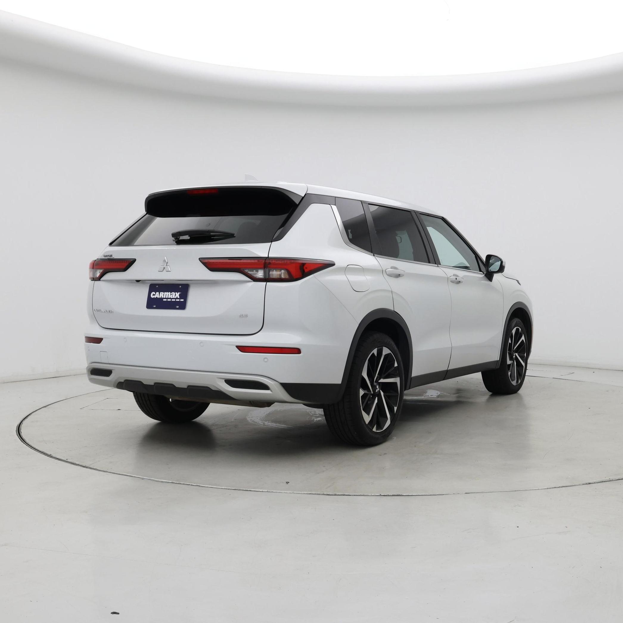Thumbnail: 2023 Mitsubishi Outlander - 8