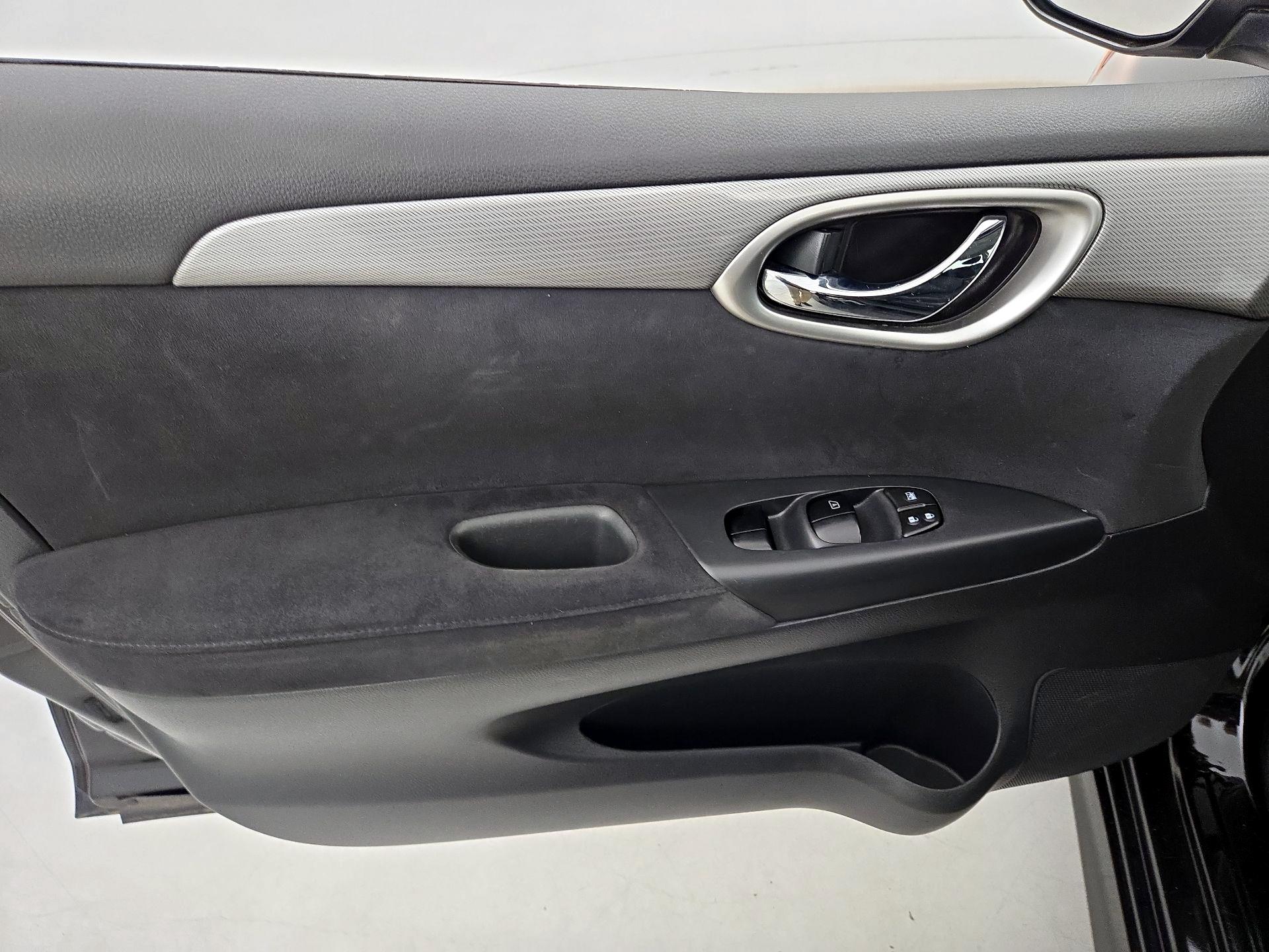 Thumbnail: 2015 Nissan Sentra - 12