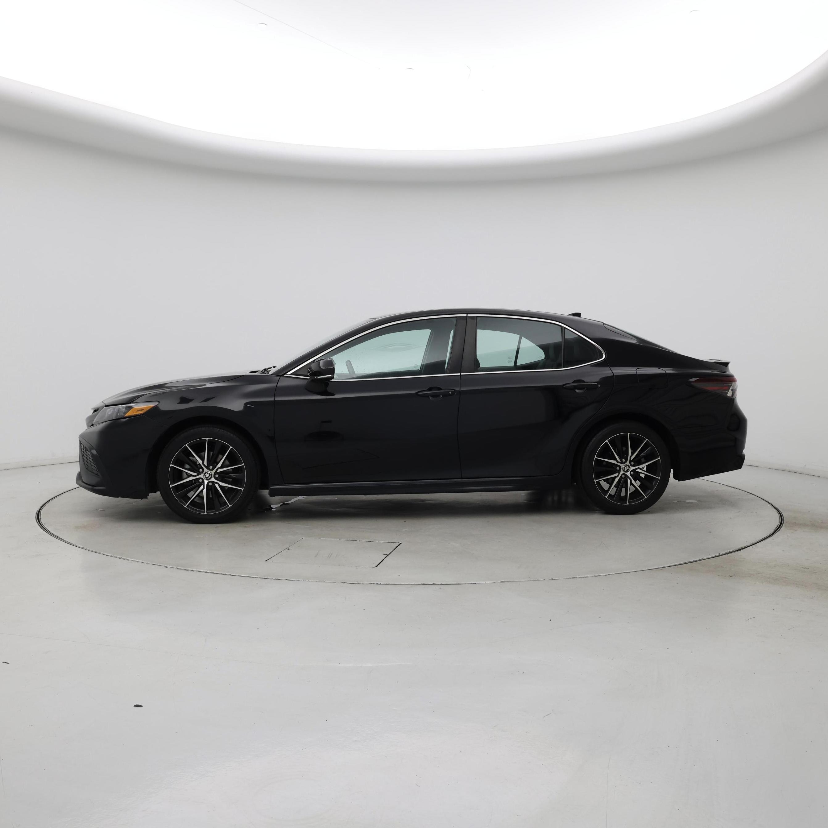 Thumbnail: 2022 Toyota Camry - 3