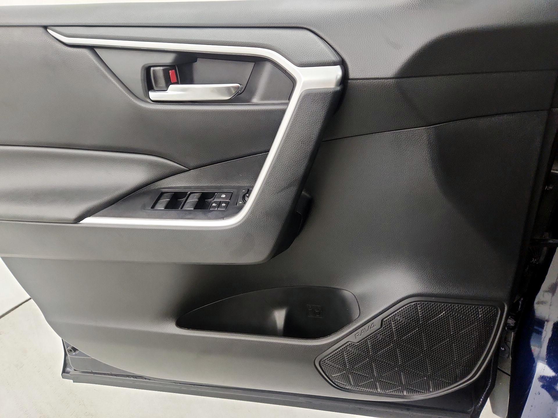 Thumbnail: 2021 Toyota RAV4 - 12